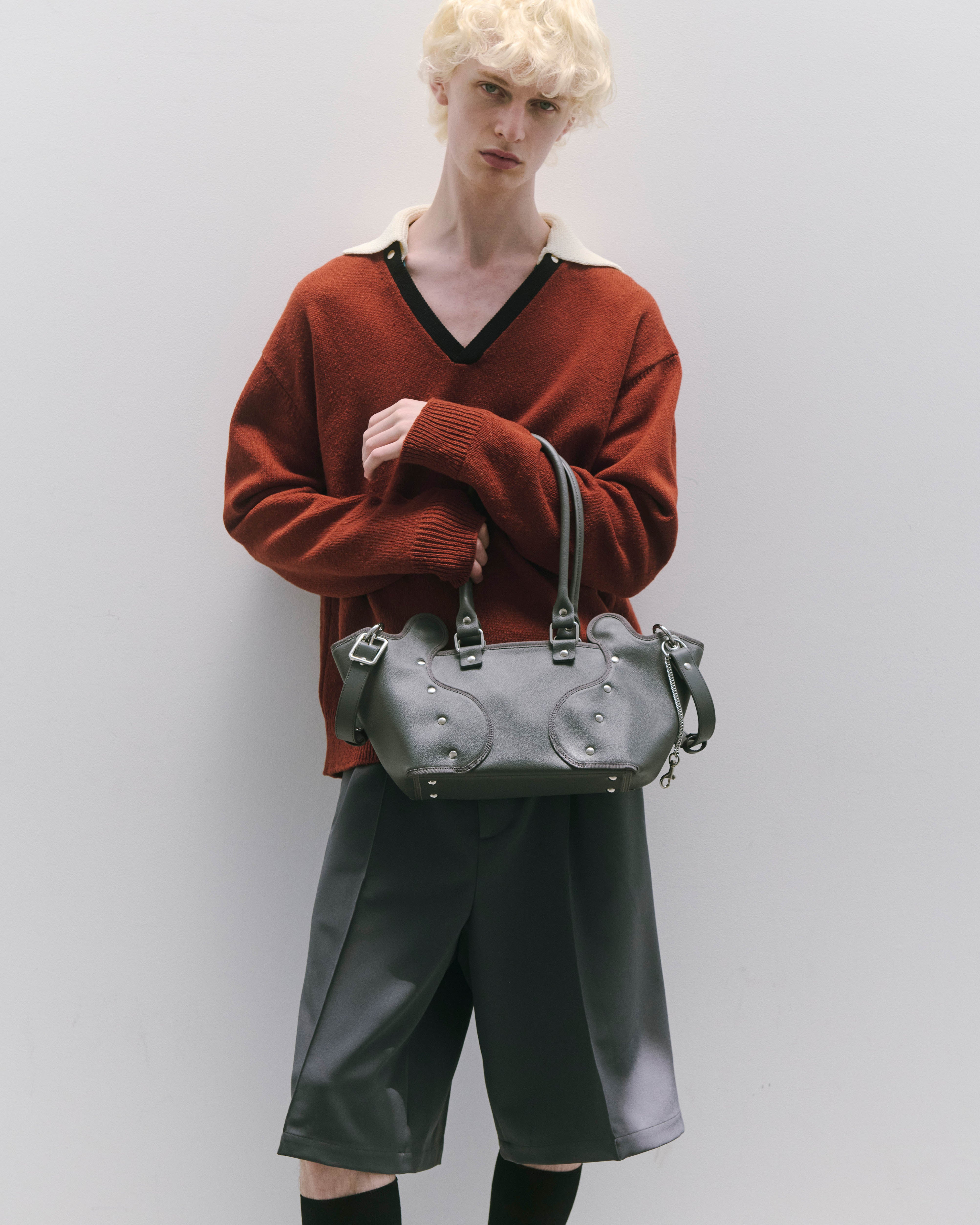 nori enomoto dimanche nuit 形が変わる2WAYショルダーバッグ。350mlペットボトル対応。取り外し可能なサイドハンドル。マグネット開閉。内側にポケット2つ。