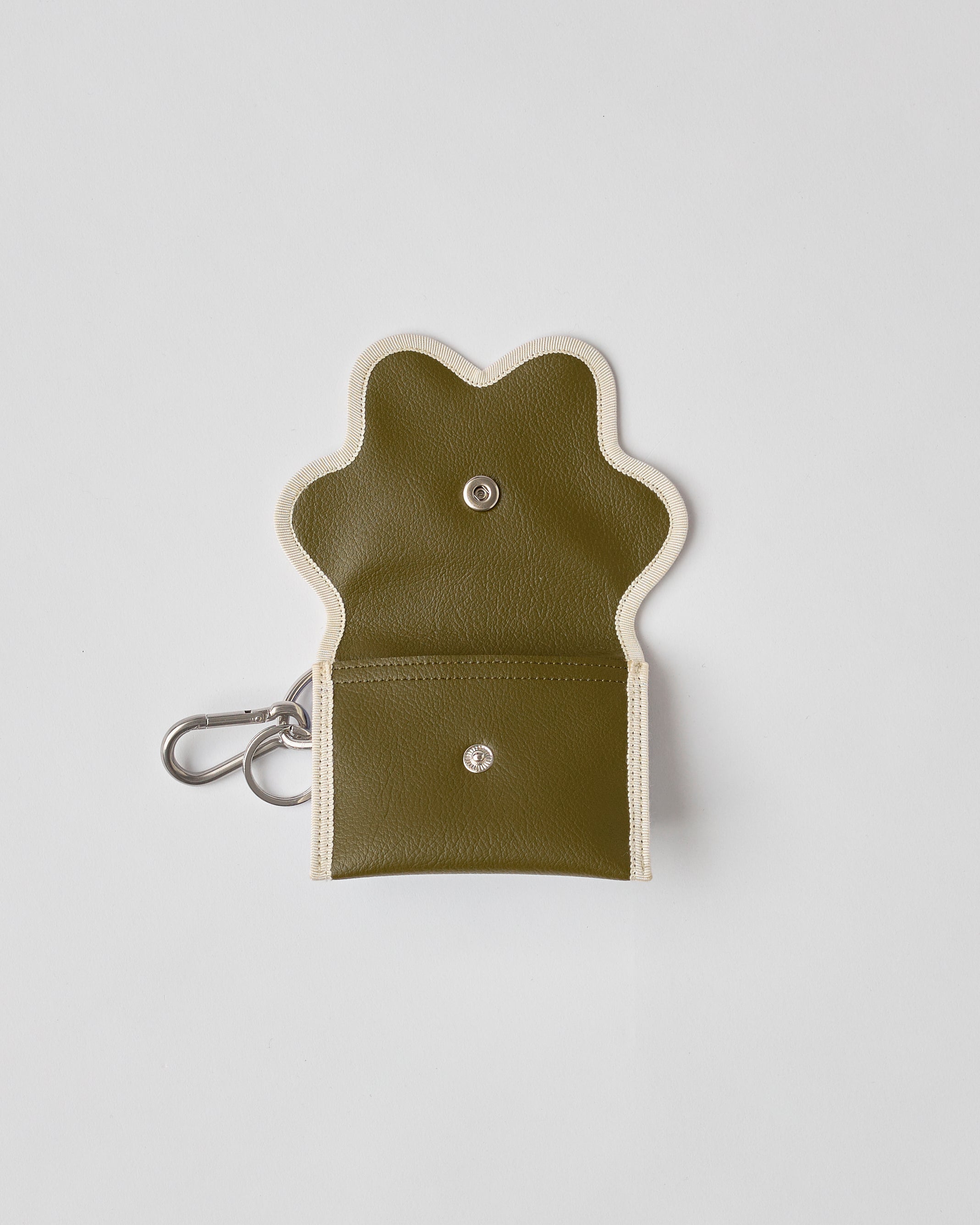 nori enomoto wave purse 2つのポケットとカラビナ付きの多機能パスケース。ギフトに最適なコンパクトなデザイン。ユニセックスでミニ財布としても活躍。