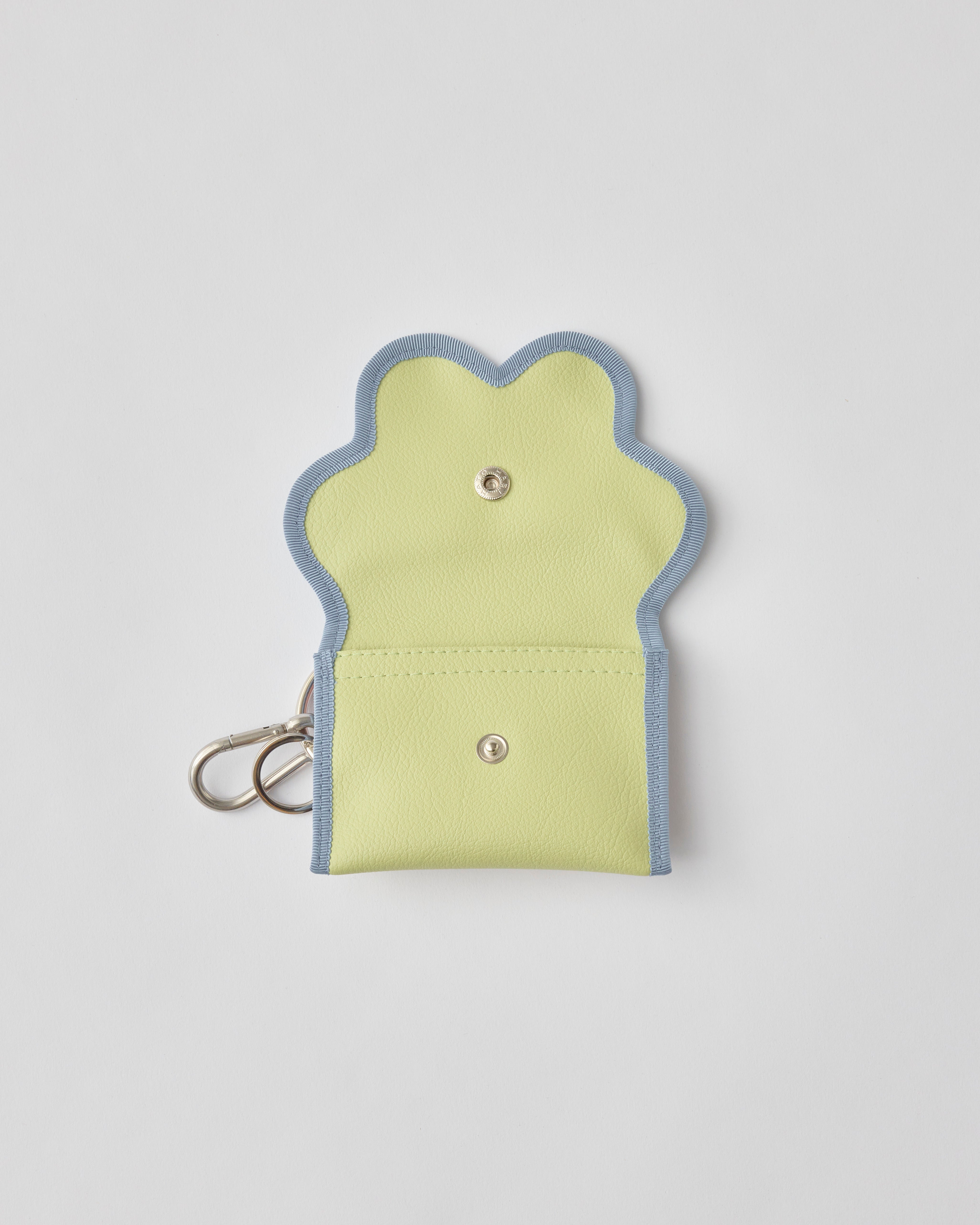 nori enomoto wave purse 2つのポケットとカラビナ付きの多機能パスケース。ギフトに最適なコンパクトなデザイン。ユニセックスでミニ財布としても活躍。