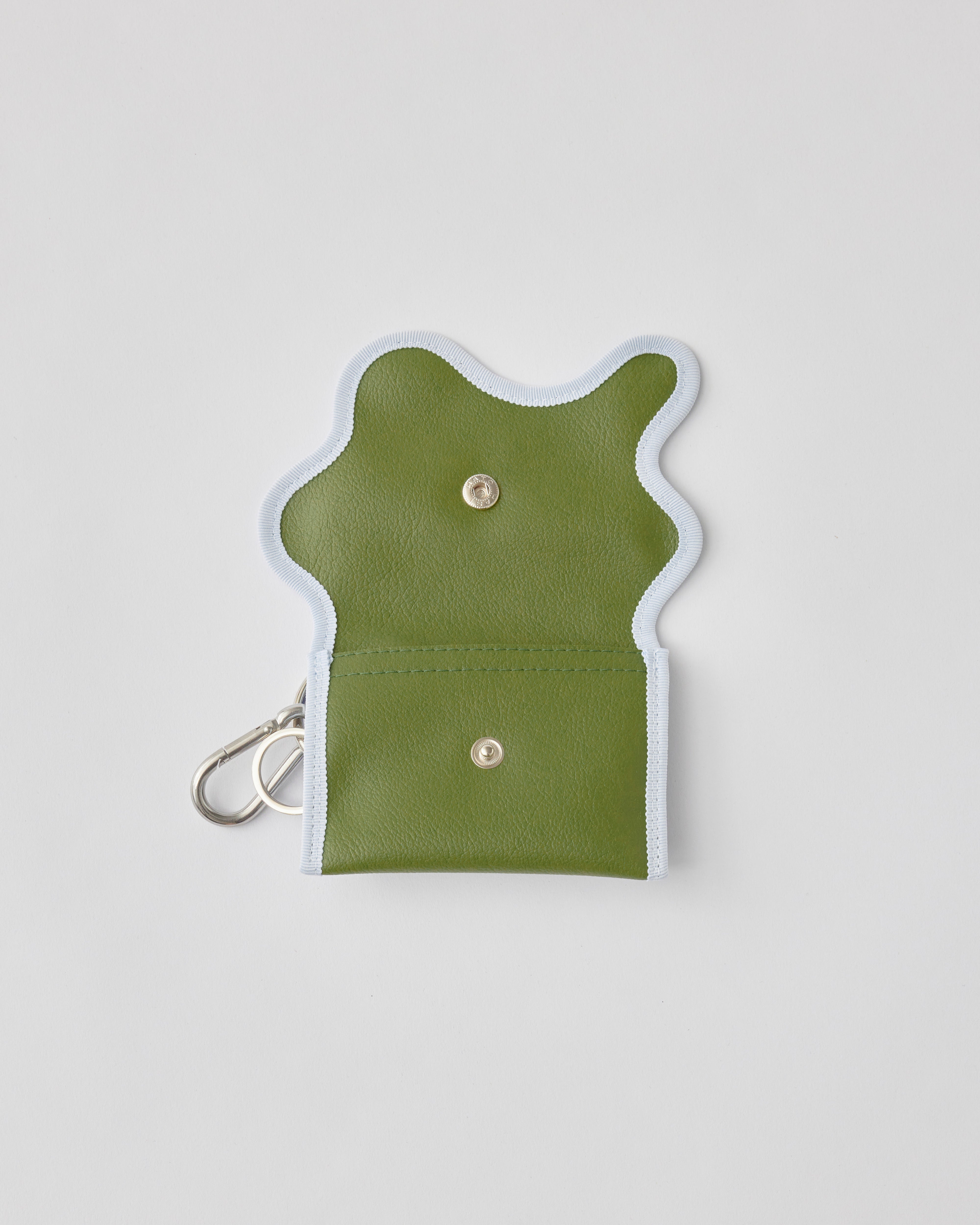 nori enomoto wave purse 2つのポケットとカラビナ付きの多機能パスケース。ギフトに最適なコンパクトなデザイン。ユニセックスでミニ財布としても活躍。