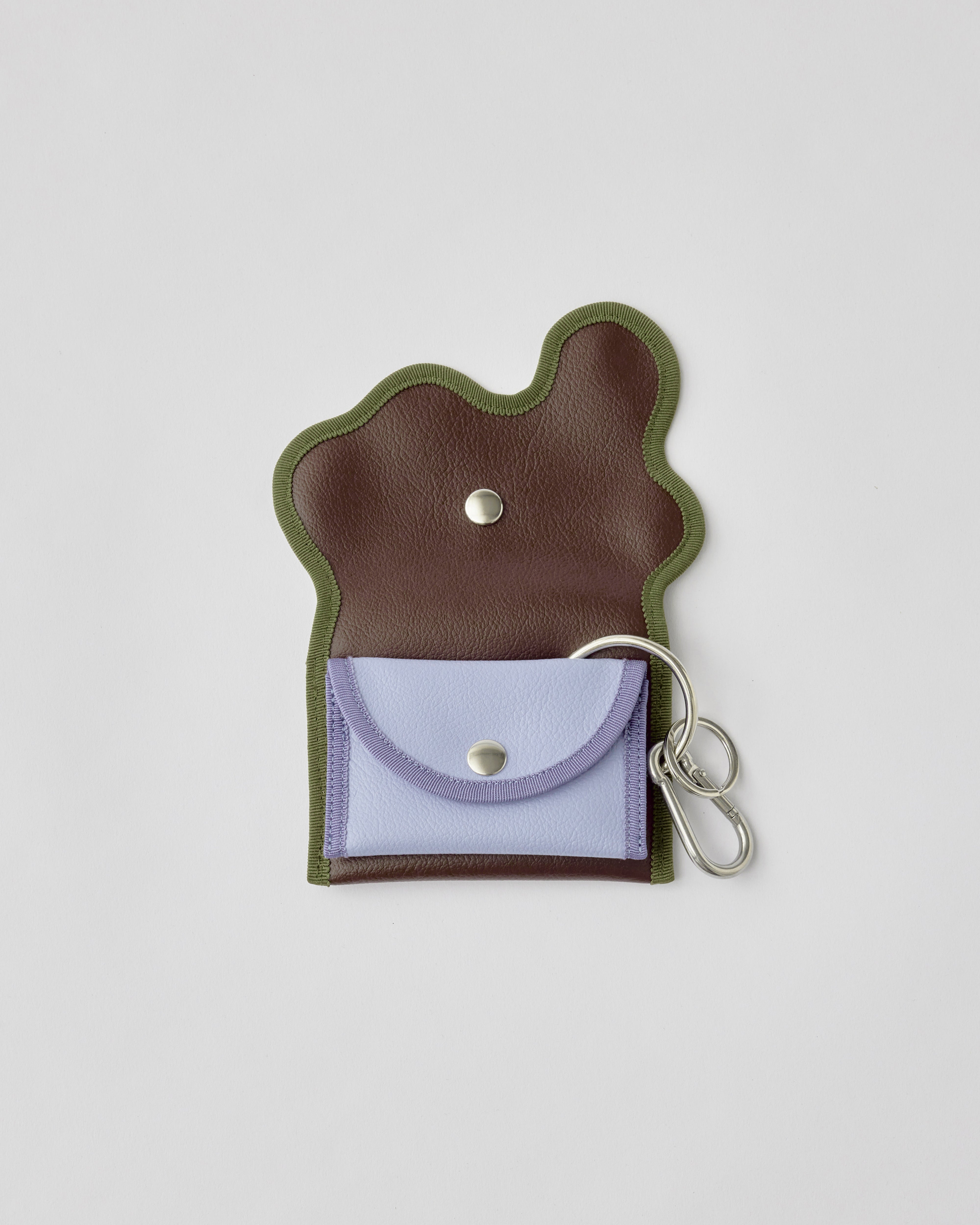 nori enomoto wave purse 2つのポケットとカラビナ付きの多機能パスケース。ギフトに最適なコンパクトなデザイン。ユニセックスでミニ財布としても活躍。