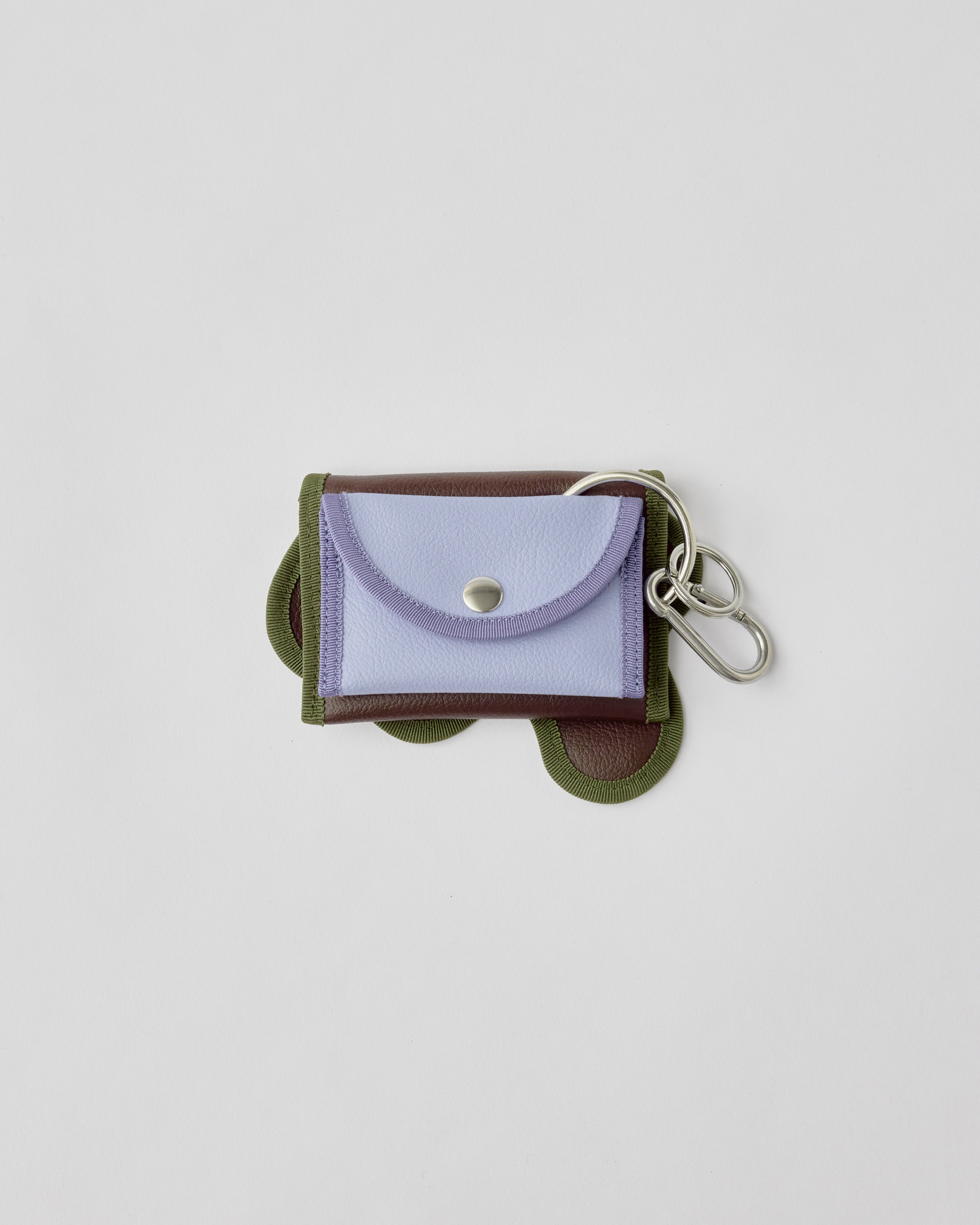 nori enomoto wave purse 2つのポケットとカラビナ付きの多機能パスケース。ギフトに最適なコンパクトなデザイン。ユニセックスでミニ財布としても活躍。