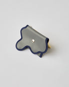 nori enomoto wave purse 2つのポケットとカラビナ付きの多機能パスケース。ギフトに最適なコンパクトなデザイン。ユニセックスでミニ財布としても活躍。