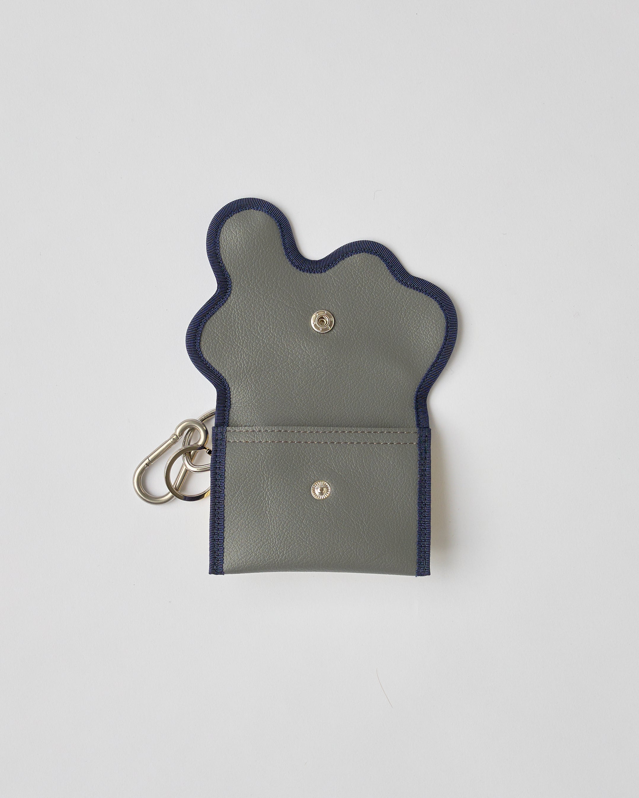 nori enomoto wave purse 2つのポケットとカラビナ付きの多機能パスケース。ギフトに最適なコンパクトなデザイン。ユニセックスでミニ財布としても活躍。