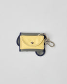 nori enomoto wave purse 2つのポケットとカラビナ付きの多機能パスケース。ギフトに最適なコンパクトなデザイン。ユニセックスでミニ財布としても活躍。