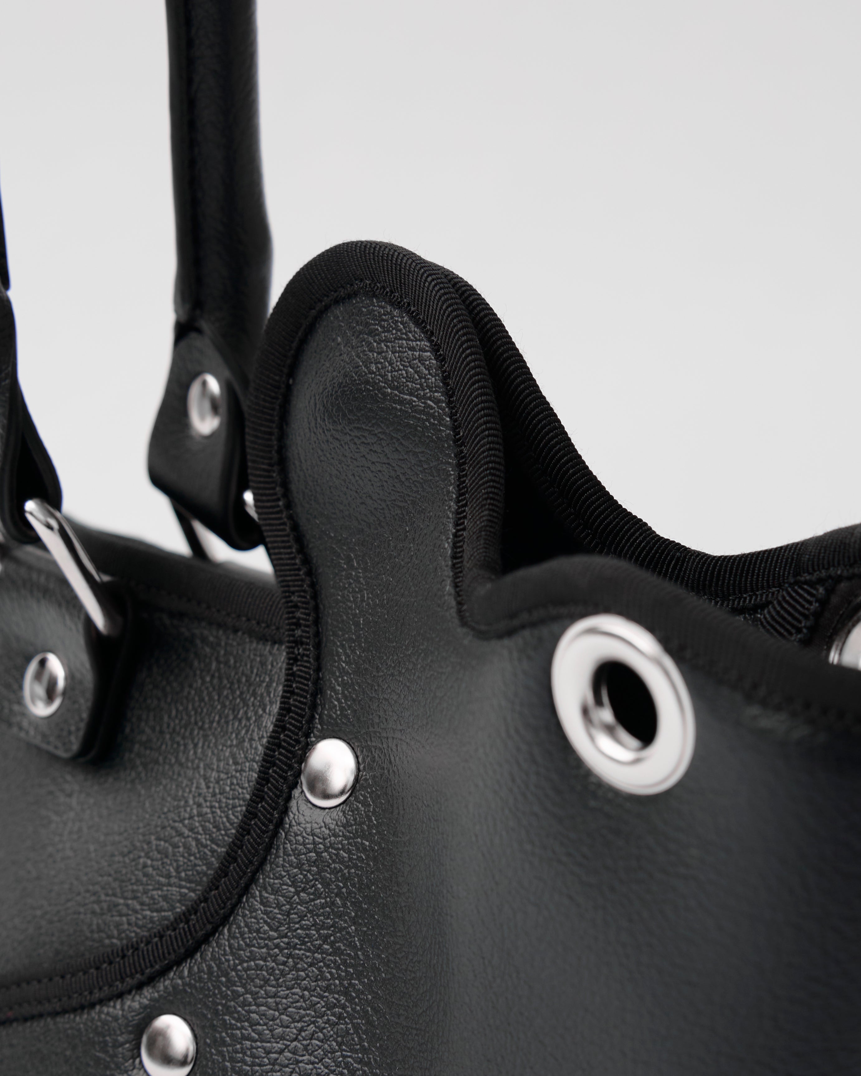 nori enomoto dimanche nuit 形が変わる2WAYショルダーバッグ。350mlペットボトル対応。取り外し可能なサイドハンドル。マグネット開閉。内側にポケット2つ。