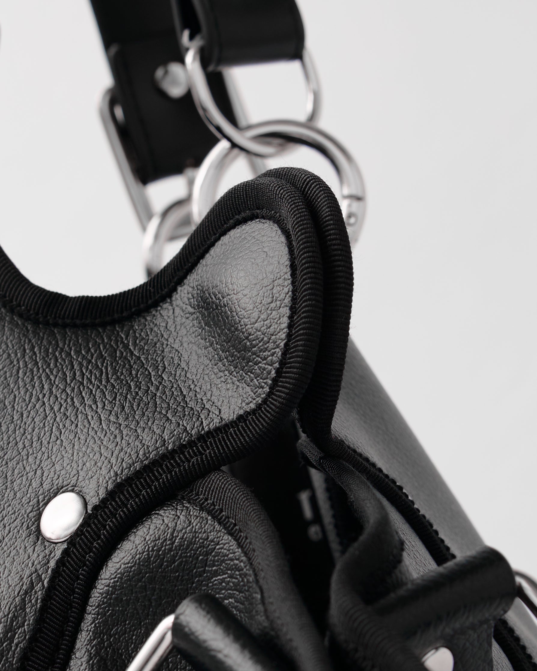 nori enomoto dimanche nuit 形が変わる2WAYショルダーバッグ。350mlペットボトル対応。取り外し可能なサイドハンドル。マグネット開閉。内側にポケット2つ。