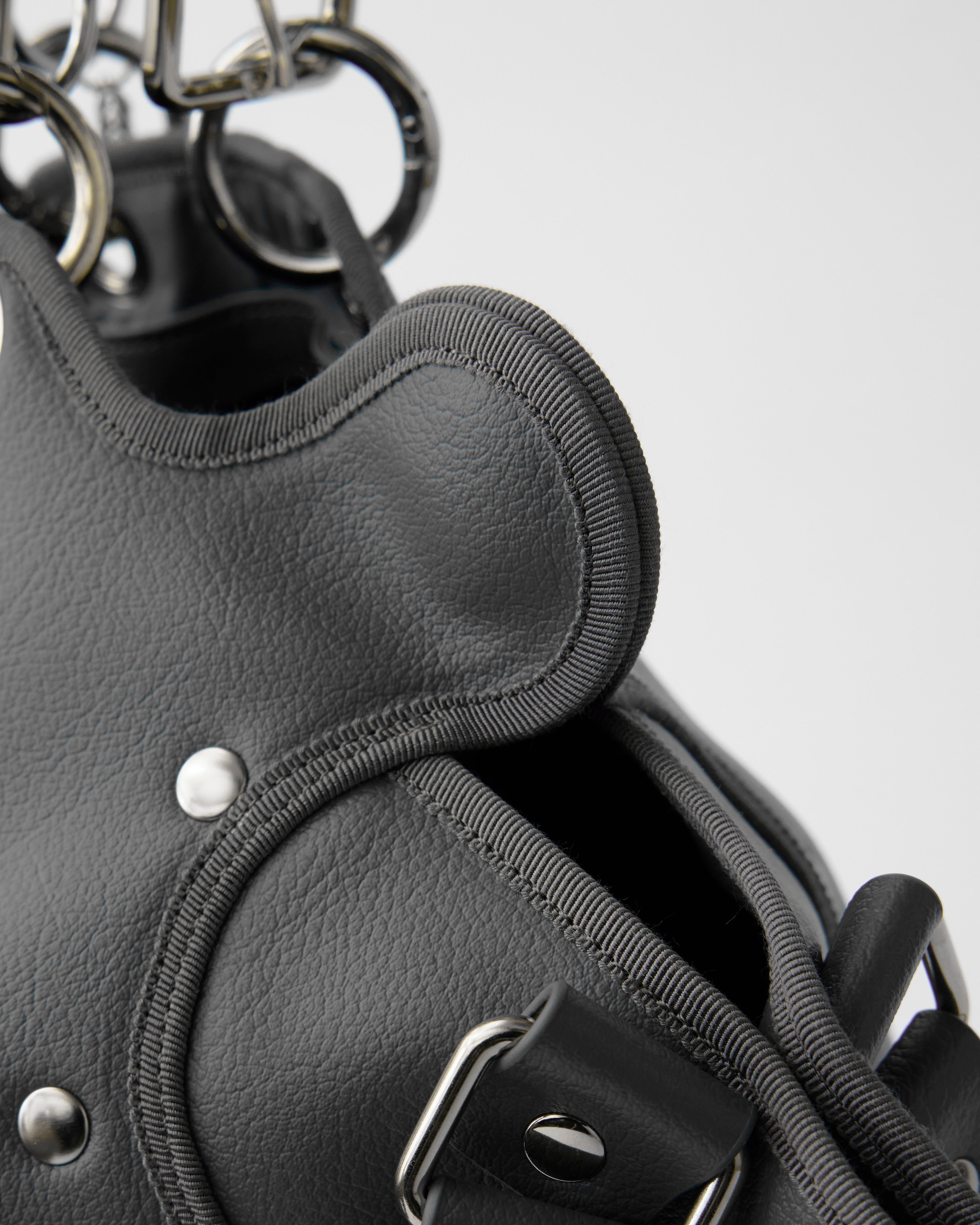 nori enomoto dimanche nuit 形が変わる2WAYショルダーバッグ。350mlペットボトル対応。取り外し可能なサイドハンドル。マグネット開閉。内側にポケット2つ。