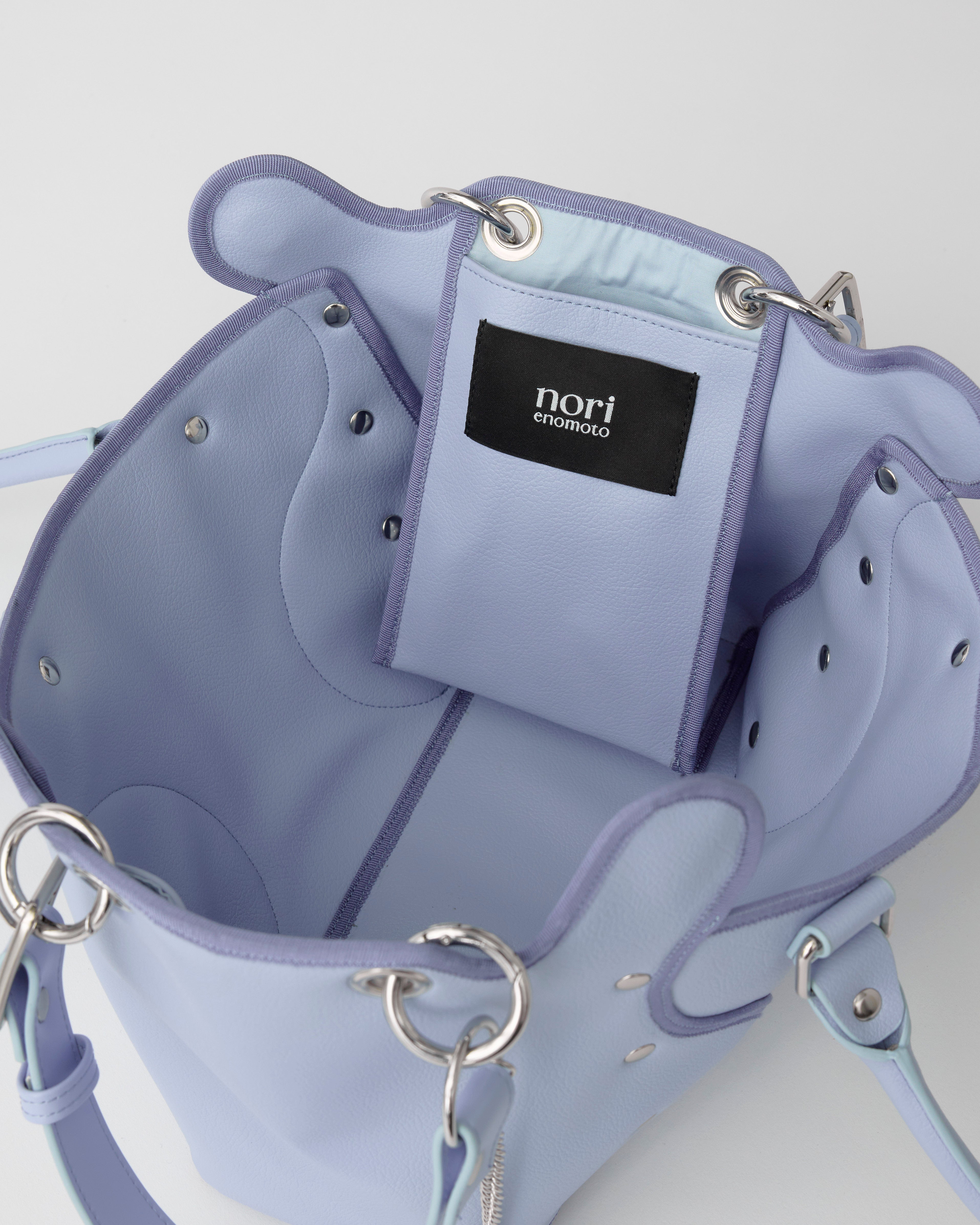 nori enomoto dimanche nuit 形が変わる2WAYショルダーバッグ。350mlペットボトル対応。取り外し可能なサイドハンドル。マグネット開閉。内側にポケット2つ。