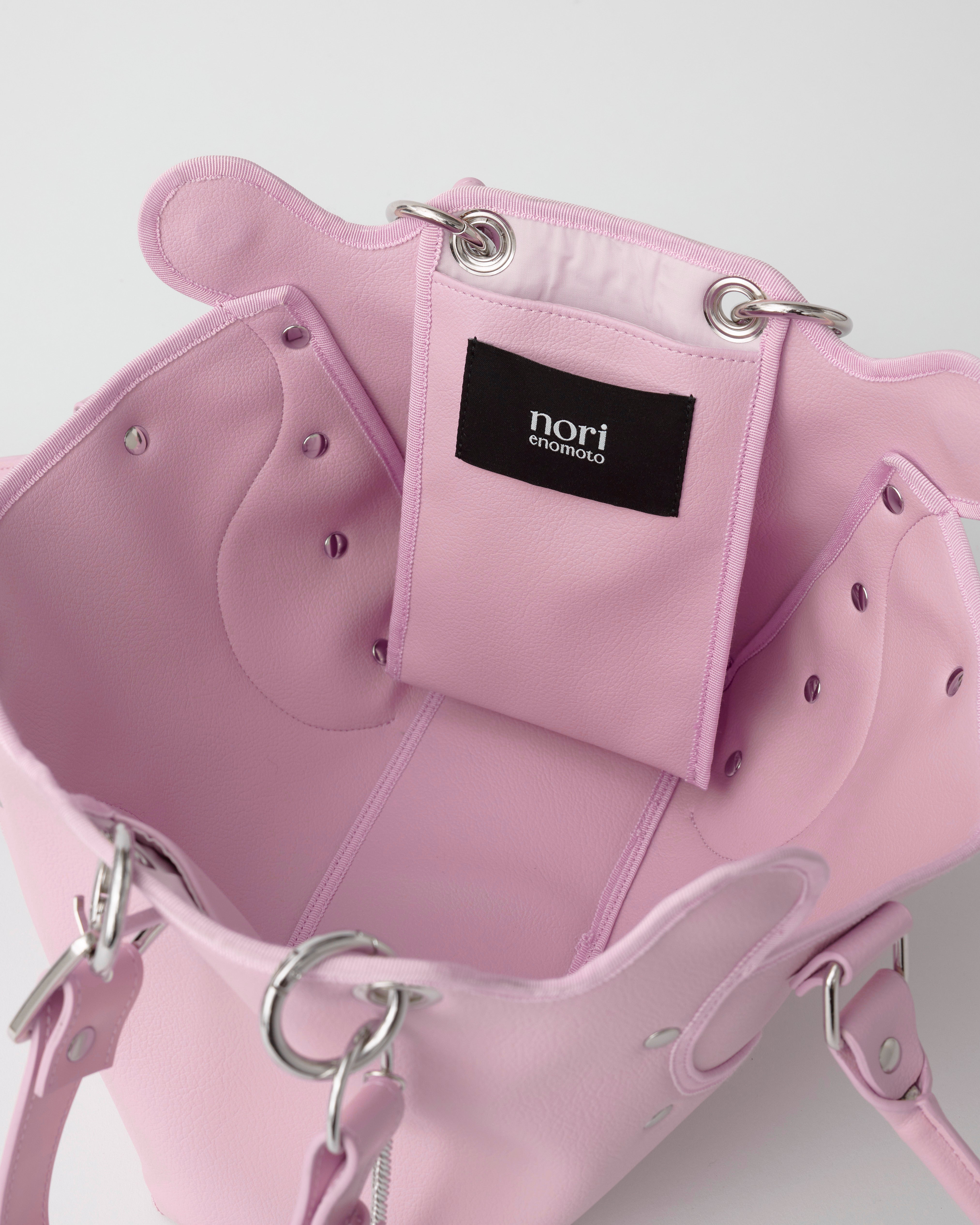 nori enomoto dimanche nuit 形が変わる2WAYショルダーバッグ。350mlペットボトル対応。取り外し可能なサイドハンドル。マグネット開閉。内側にポケット2つ。