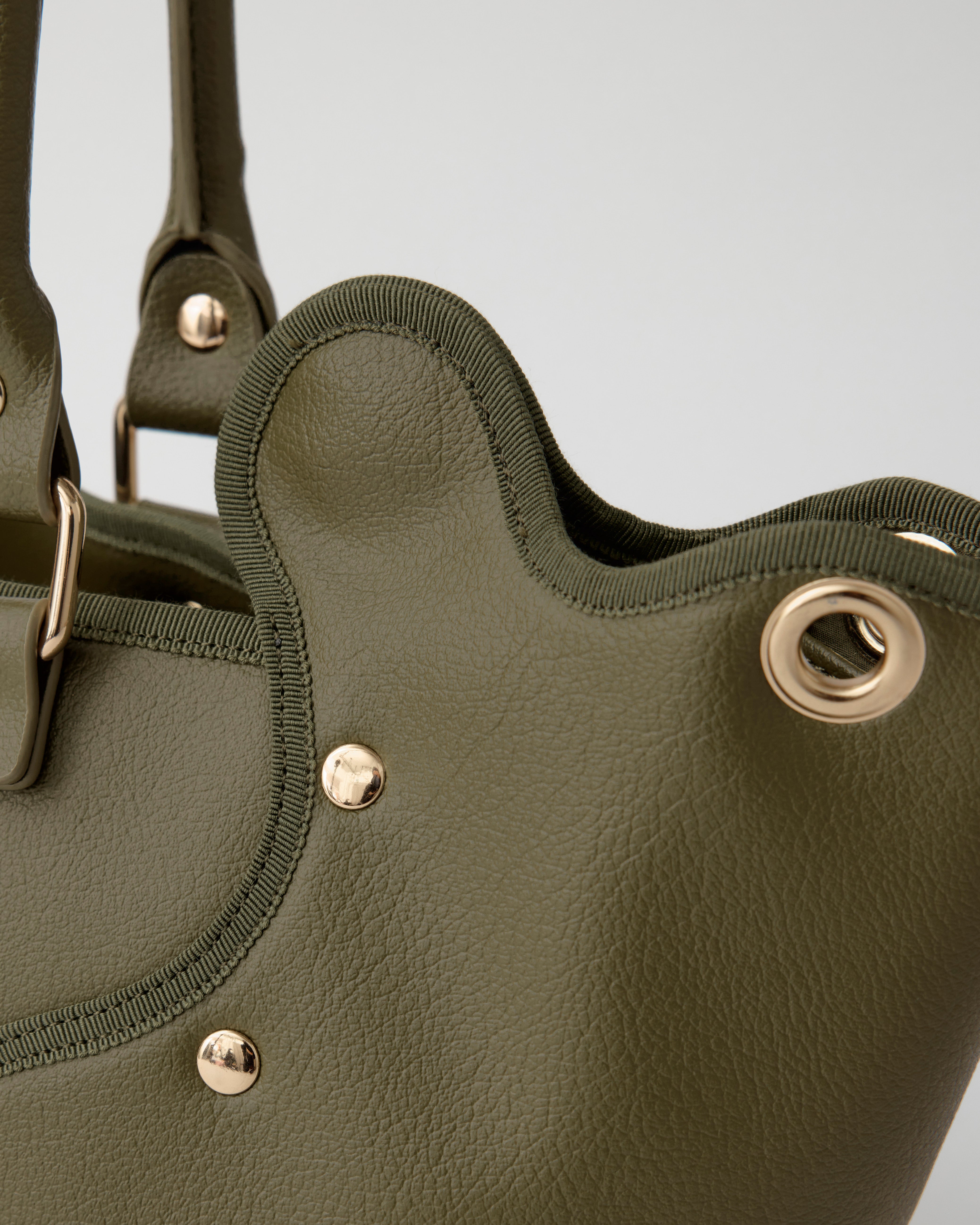 nori enomoto dimanche nuit 形が変わる2WAYショルダーバッグ。350mlペットボトル対応。取り外し可能なサイドハンドル。マグネット開閉。内側にポケット2つ。