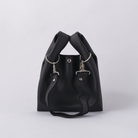 nori enomoto jeudi soir petit 軽量コンパクトなショルダーバッグ。クロスボディ対応のチェーン付きで旅行やお出かけに最適。内ポケット付き。チャームが付けられるDカンあり。ショルダーベルトは取り外し可能。