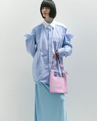 nori enomoto jeudi soir petit 軽量コンパクトなショルダーバッグ。クロスボディ対応のチェーン付きで旅行やお出かけに最適。内ポケット付き。チャームが付けられるDカンあり。ショルダーベルトは取り外し可能。