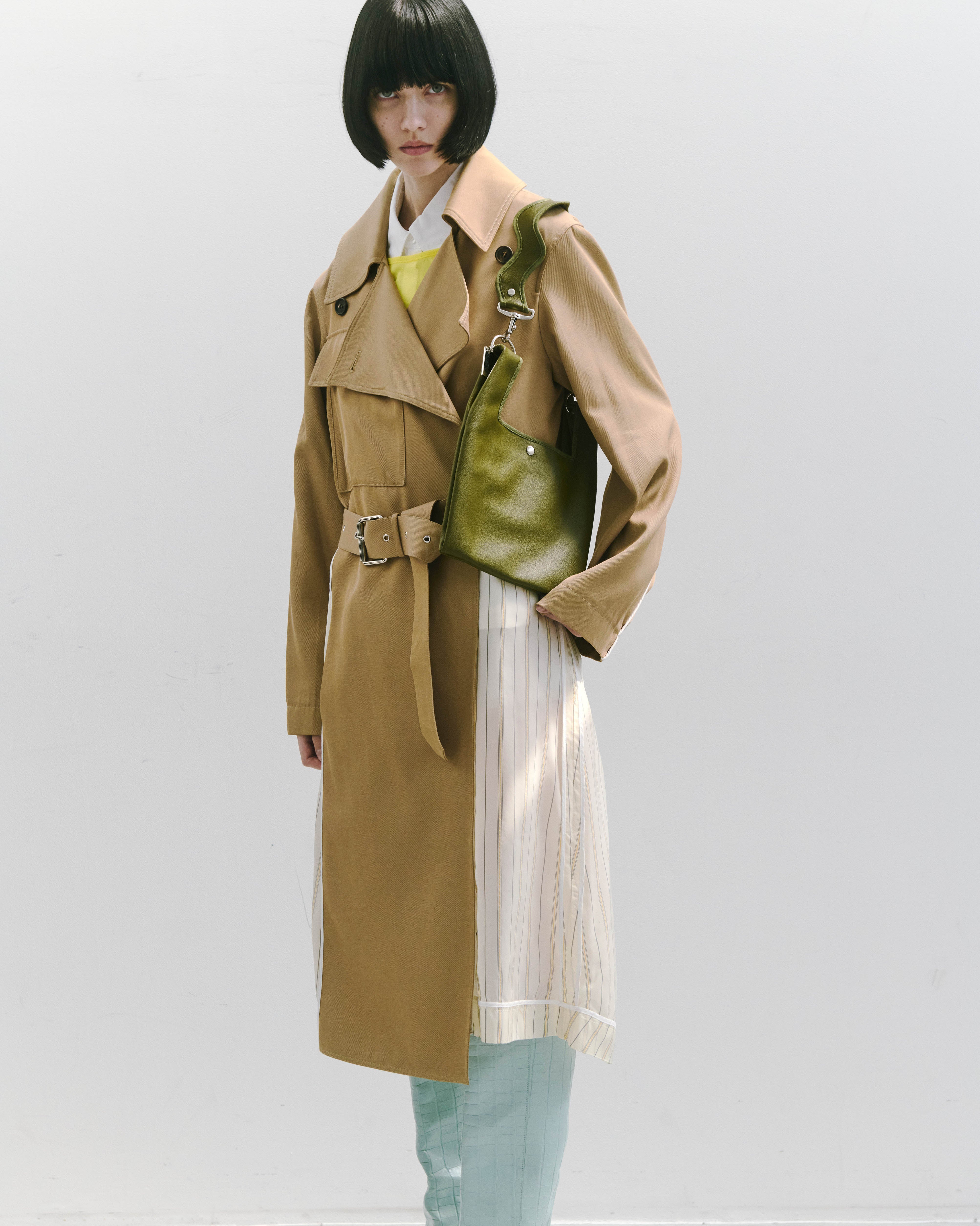 nori enomoto jeudi soir petit 軽量コンパクトなショルダーバッグ。クロスボディ対応のチェーン付きで旅行やお出かけに最適。内ポケット付き。チャームが付けられるDカンあり。ショルダーベルトは取り外し可能。