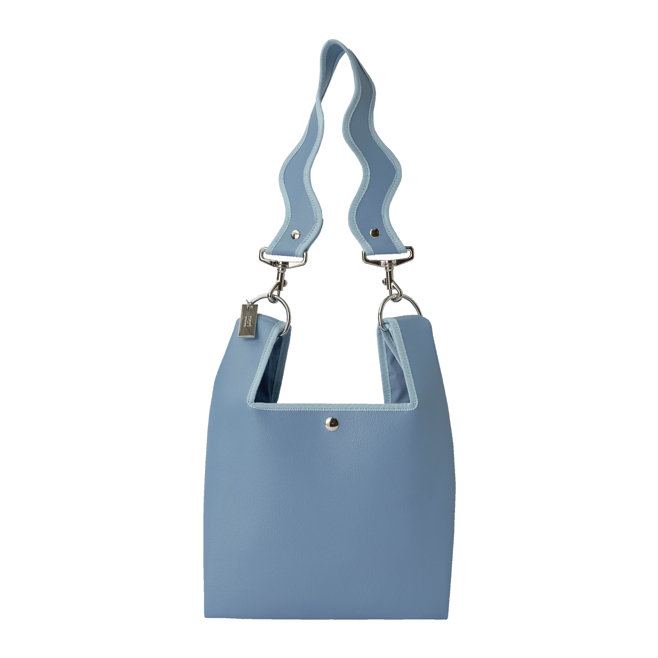 nori enomoto jeudi soir petit 軽量コンパクトなショルダーバッグ。クロスボディ対応のチェーン付きで旅行やお出かけに最適。内ポケット付き。チャームが付けられるDカンあり。ショルダーベルトは取り外し可能。