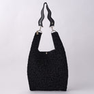 nori enomoto jeudi soir A4サイズ対応の2WAYショルダーバッグ。軽量かつ大容量で、通勤・通学やデイリーユースに最適。取り外し可能なショルダーベルトと、チャームが付けられるDカン付き。内ポケットあり。