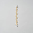 nori enomoto jeudi soir A4サイズ対応の2WAYショルダーバッグ。軽量かつ大容量で、通勤・通学やデイリーユースに最適。取り外し可能なショルダーベルトと、チャームが付けられるDカン付き。内ポケットあり。