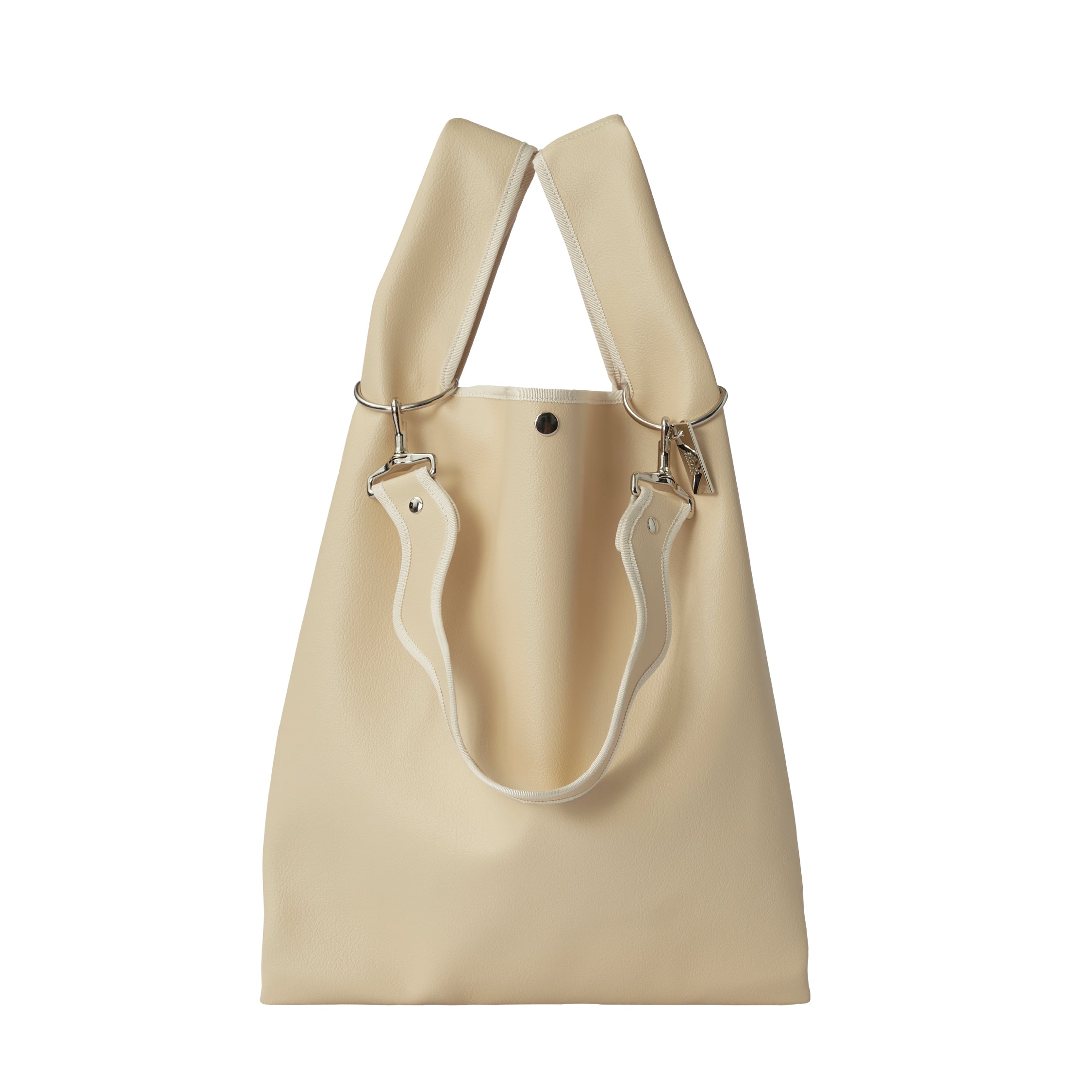 nori enomoto jeudi soir A4サイズ対応の2WAYショルダーバッグ。軽量かつ大容量で、通勤・通学やデイリーユースに最適。取り外し可能なショルダーベルトと、チャームが付けられるDカン付き。内ポケットあり。