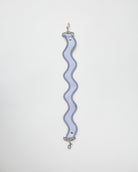 nori enomoto jeudi soir A4サイズ対応の2WAYショルダーバッグ。軽量かつ大容量で、通勤・通学やデイリーユースに最適。取り外し可能なショルダーベルトと、チャームが付けられるDカン付き。内ポケットあり。