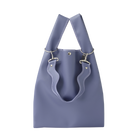 nori enomoto jeudi soir A4サイズ対応の2WAYショルダーバッグ。軽量かつ大容量で、通勤・通学やデイリーユースに最適。取り外し可能なショルダーベルトと、チャームが付けられるDカン付き。内ポケットあり。