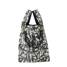 nori enomoto jeudi soir A4サイズ対応の2WAYショルダーバッグ。軽量かつ大容量で、通勤・通学やデイリーユースに最適。取り外し可能なショルダーベルトと、チャームが付けられるDカン付き。内ポケットあり。