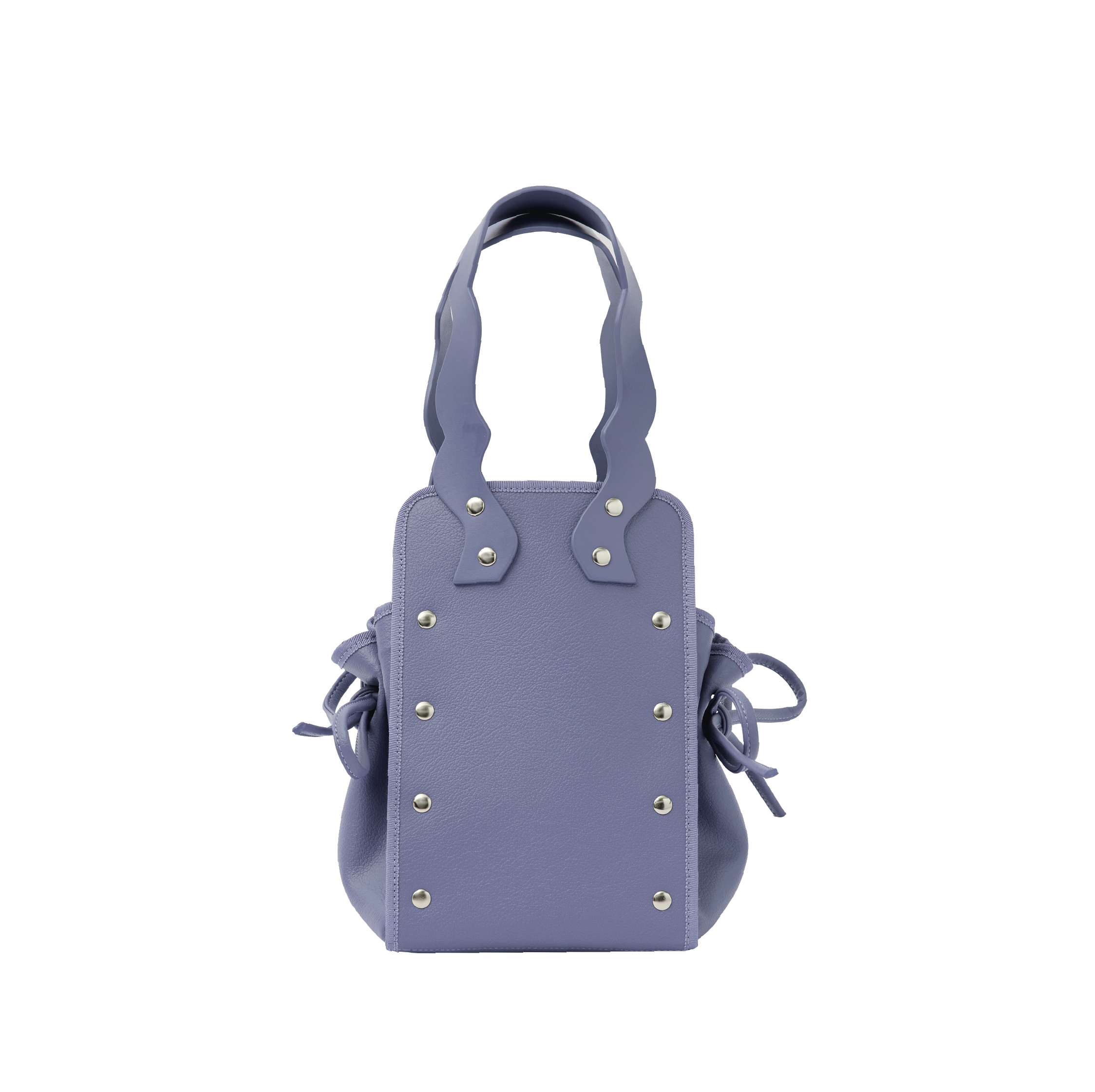 本革ハンドルの巾着型ハンドバッグ。サイドのドローストリングでシルエットを変化可能。500mlペットボトル対応サイズで内ポケット付き。取り外し可能なチェーンストラップでショルダー・クロスボディ両用。