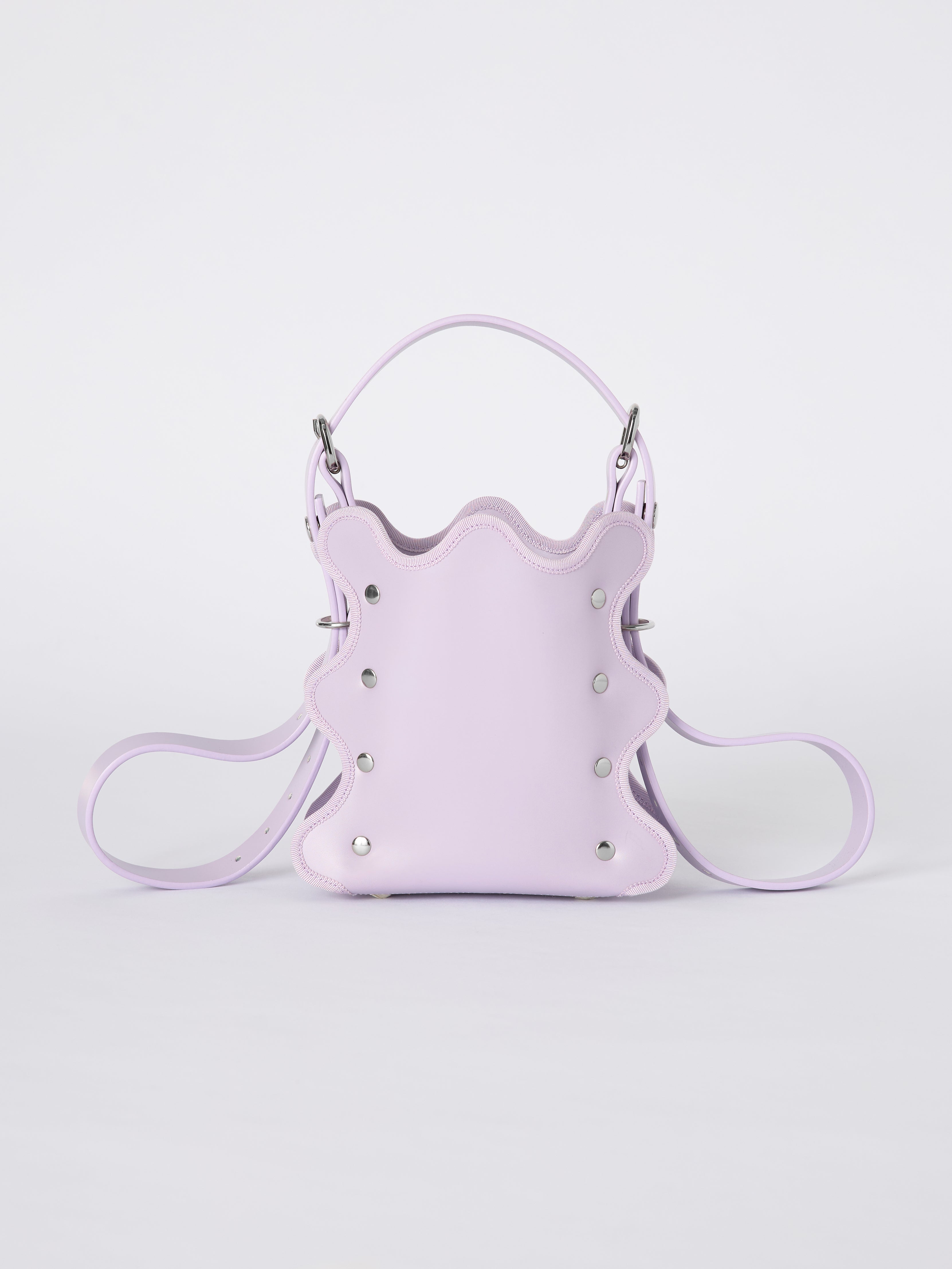 nori enomoto mardi matin petit 3WAY仕様のレザーバッグ。ハンド・ショルダー・クロスボディに対応。ロゴ入りアジャスタブルベルト付き。