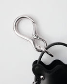 nori enomoto mardi matin pom 人気モデルmardi matinをミニチュア化したマイクロサイズの2WAYレザーバッグ。イヤホンやリップの収納も可能。付属のチェーンでクロスボディにも対応。