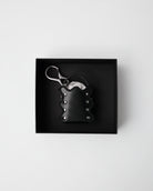 nori enomoto mardi matin pom 人気モデルmardi matinをミニチュア化したマイクロサイズの2WAYレザーバッグ。イヤホンやリップの収納も可能。付属のチェーンでクロスボディにも対応。