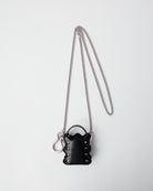 nori enomoto mardi matin pom 人気モデルmardi matinをミニチュア化したマイクロサイズの2WAYレザーバッグ。イヤホンやリップの収納も可能。付属のチェーンでクロスボディにも対応。