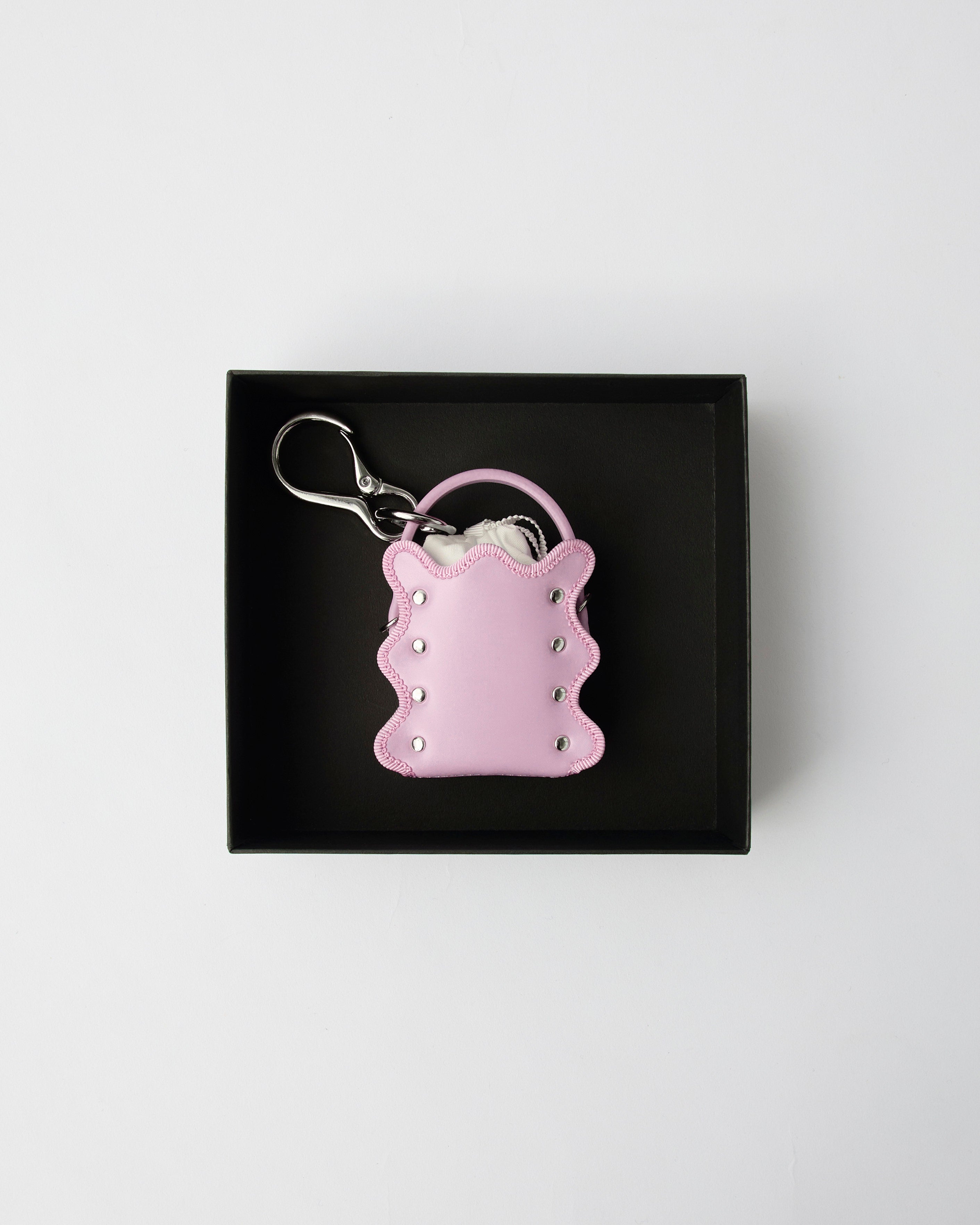 nori enomoto mardi matin pom 人気モデルmardi matinをミニチュア化したマイクロサイズの2WAYレザーバッグ。イヤホンやリップの収納も可能。付属のチェーンでクロスボディにも対応。