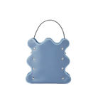 nori enomoto mardi matin チェーンストラップ付きのバケット型バッグ。350mlペットボトルが収まるマチあり。Dカン付きでチャームの取り付けも可能。和装や結婚式、フォーマルシーンにも対応。