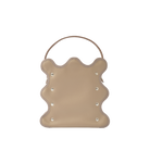 nori enomoto mardi matin チェーンストラップ付きのバケット型バッグ。350mlペットボトルが収まるマチあり。Dカン付きでチャームの取り付けも可能。和装や結婚式、フォーマルシーンにも対応。