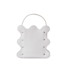 nori enomoto mardi matin チェーンストラップ付きのバケット型バッグ。350mlペットボトルが収まるマチあり。Dカン付きでチャームの取り付けも可能。和装や結婚式、フォーマルシーンにも対応。