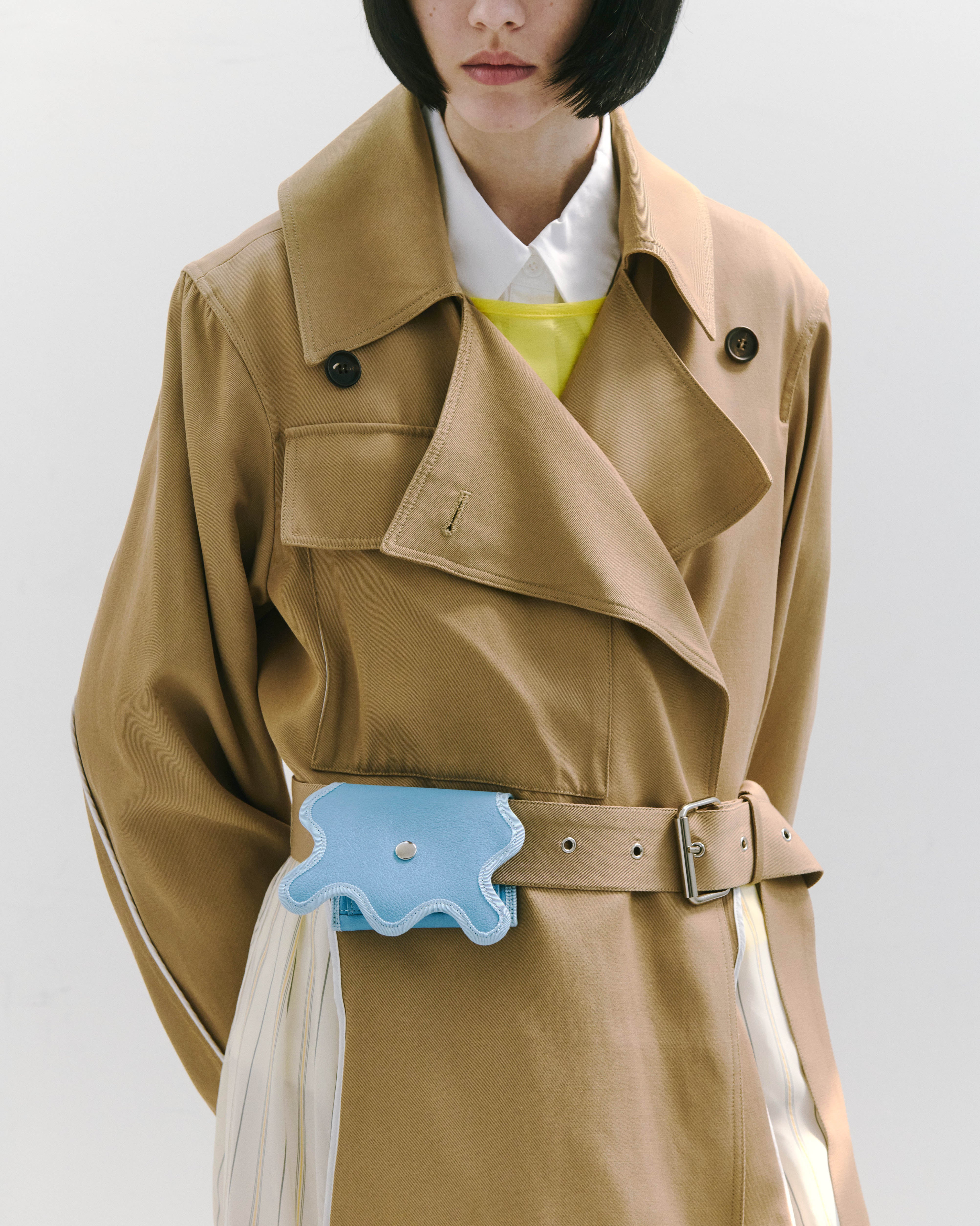 nori enomoto wave mini 定期や名刺、コインなどをすっきり収納できる多機能パスケース。日常使いに活躍し、ギフトにも最適なユニセックスデザイン。