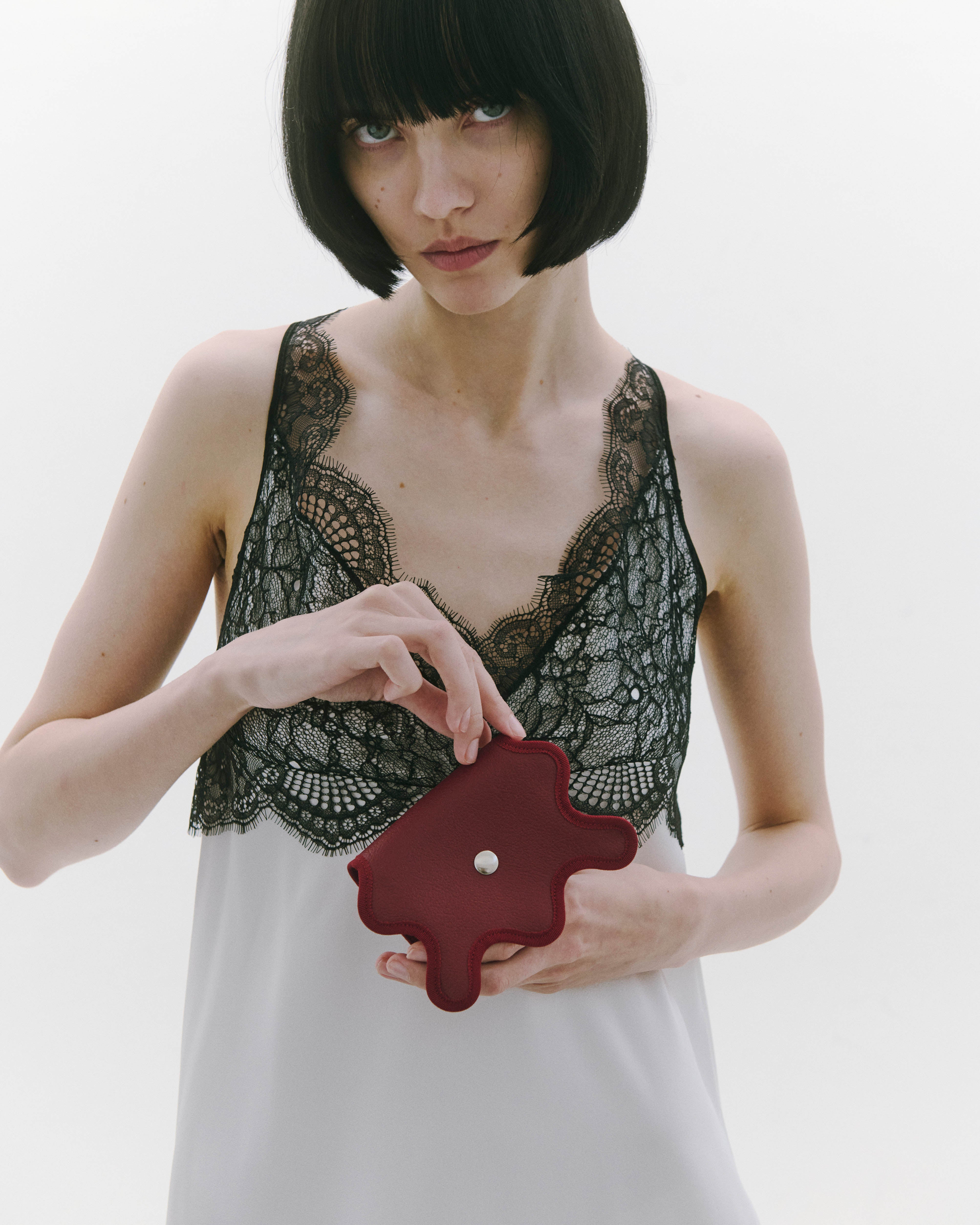 nori enomoto wave mini 定期や名刺、コインなどをすっきり収納できる多機能パスケース。日常使いに活躍し、ギフトにも最適なユニセックスデザイン。