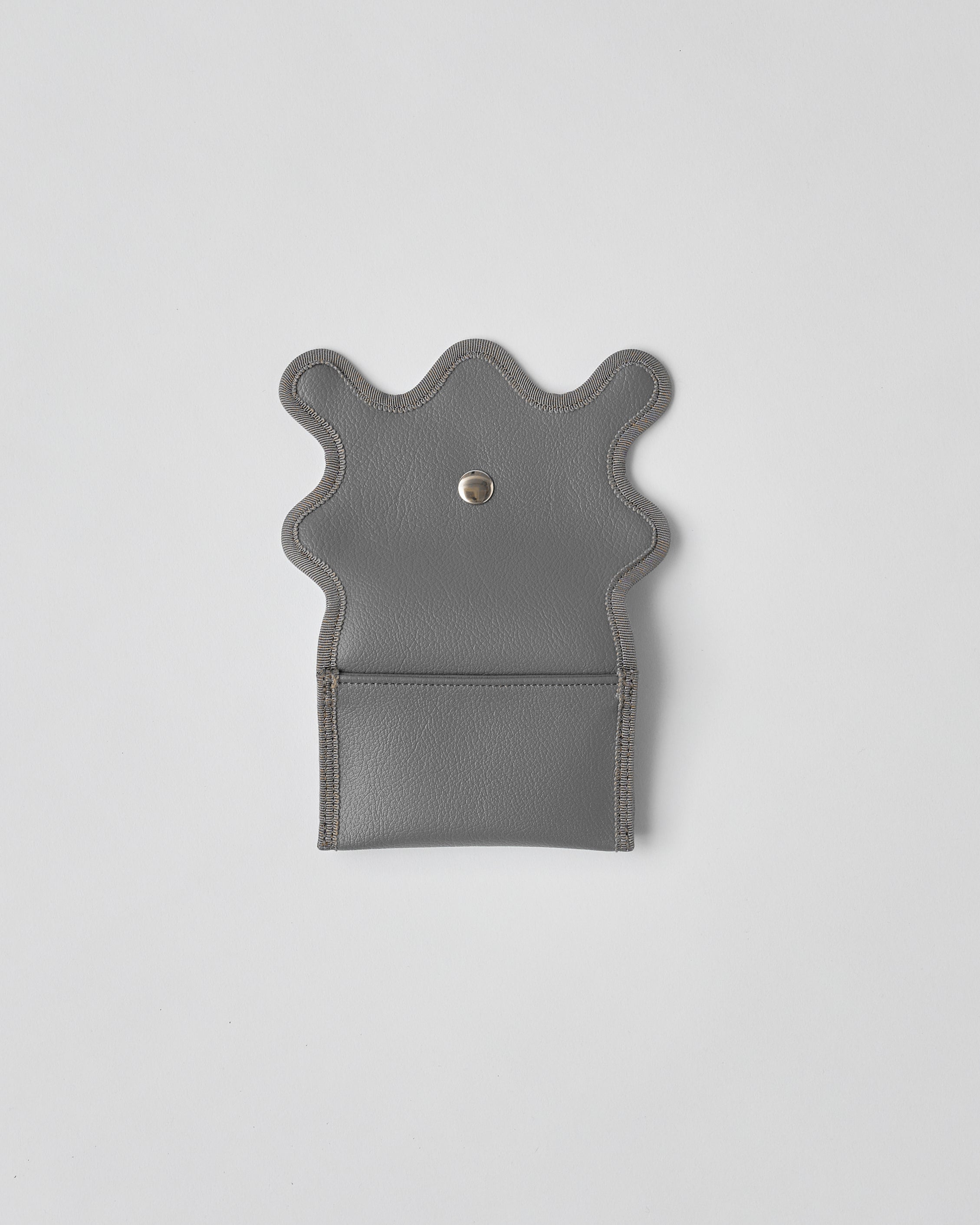 nori enomoto wave mini 定期や名刺、コインなどをすっきり収納できる多機能パスケース。日常使いに活躍し、ギフトにも最適なユニセックスデザイン。