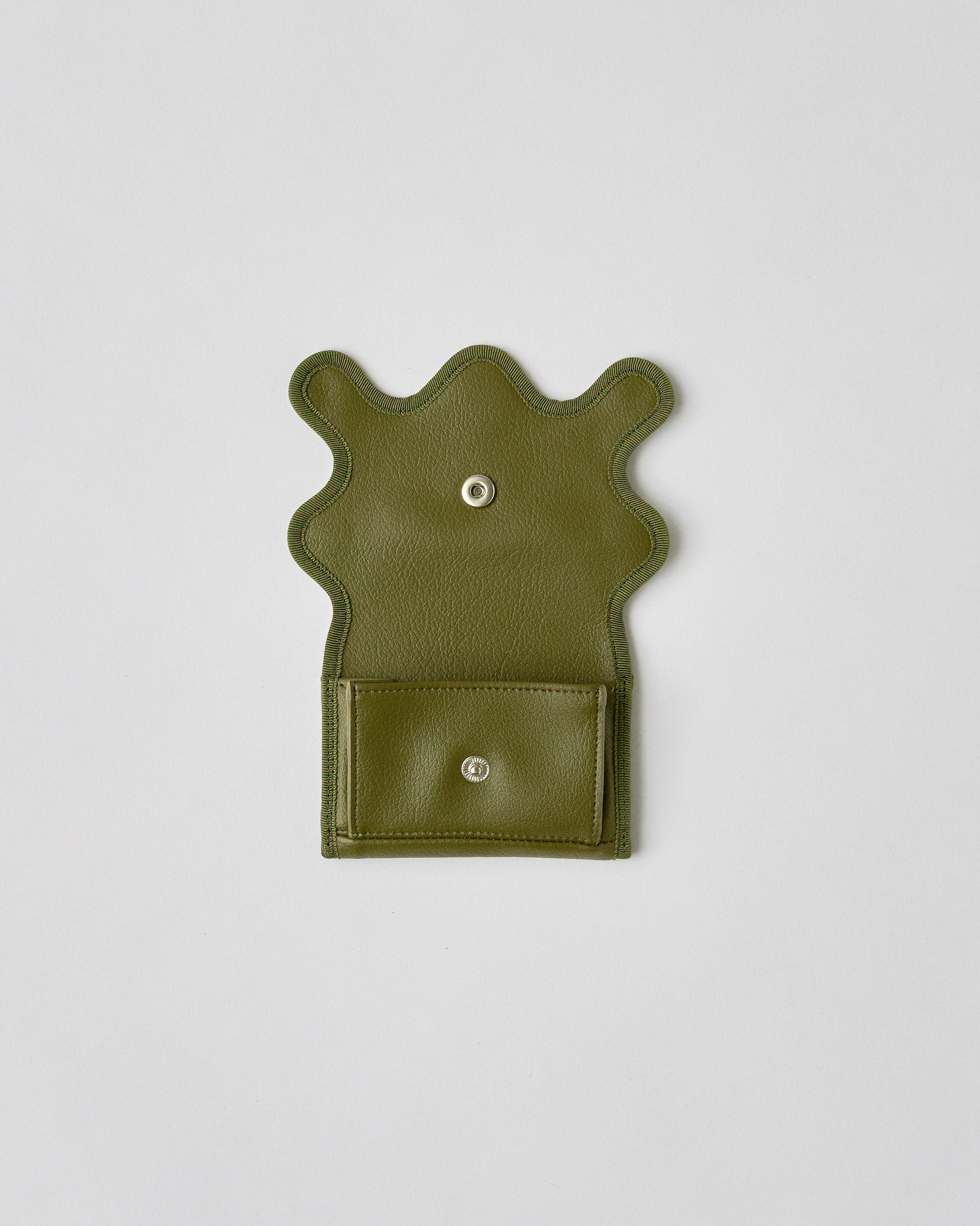 nori enomoto wave mini 定期や名刺、コインなどをすっきり収納できる多機能パスケース。日常使いに活躍し、ギフトにも最適なユニセックスデザイン。