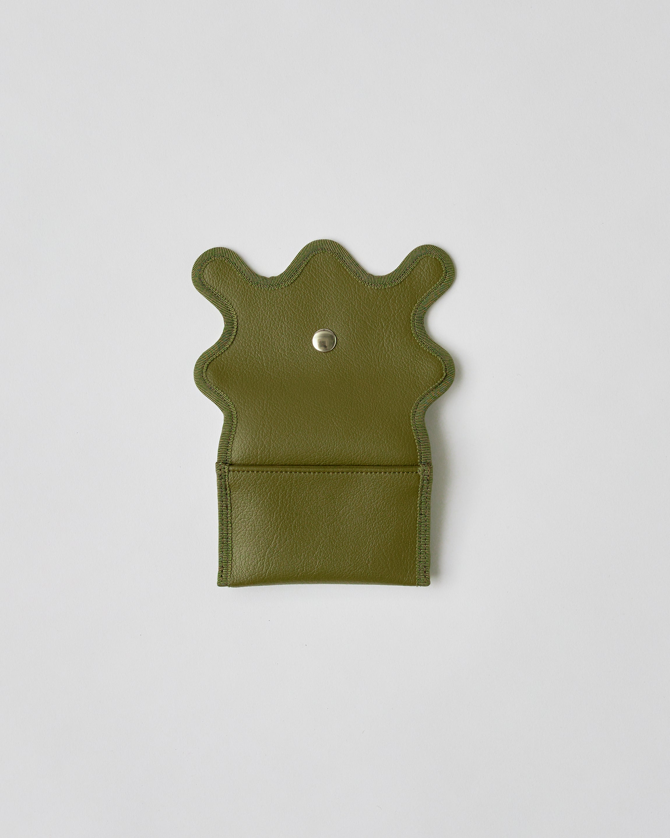 nori enomoto wave mini 定期や名刺、コインなどをすっきり収納できる多機能パスケース。日常使いに活躍し、ギフトにも最適なユニセックスデザイン。