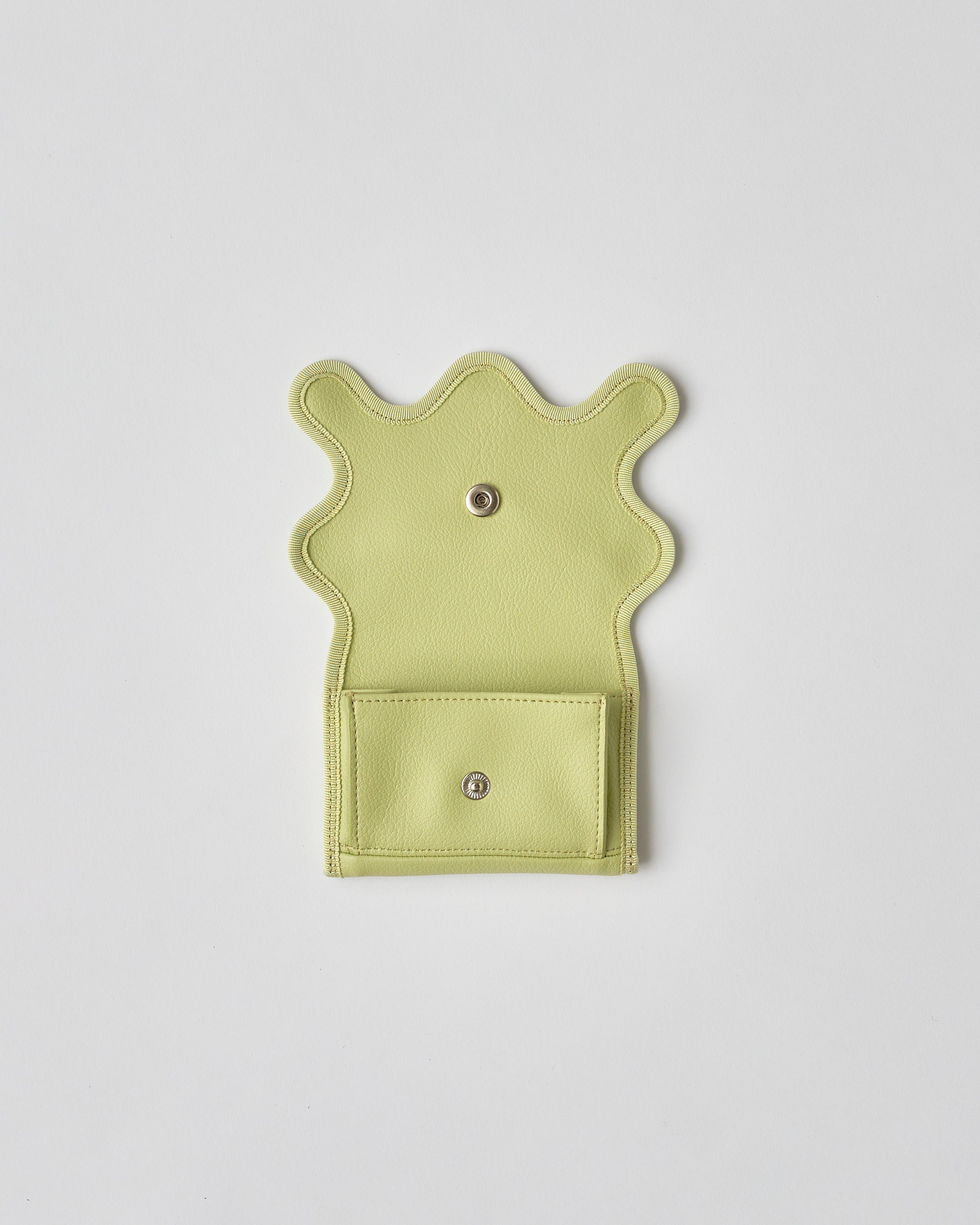 nori enomoto wave mini 定期や名刺、コインなどをすっきり収納できる多機能パスケース。日常使いに活躍し、ギフトにも最適なユニセックスデザイン。