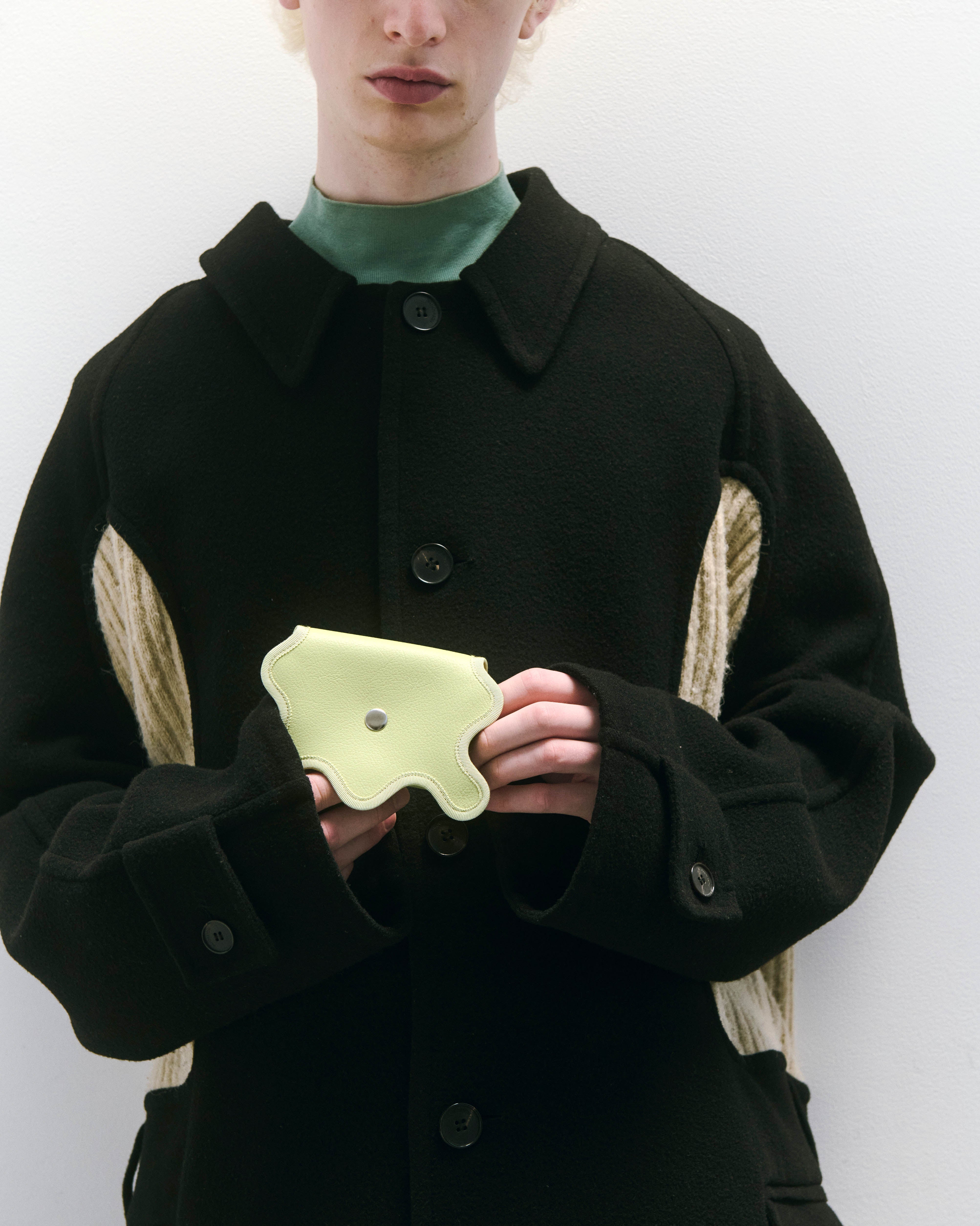 nori enomoto wave mini 定期や名刺、コインなどをすっきり収納できる多機能パスケース。日常使いに活躍し、ギフトにも最適なユニセックスデザイン。