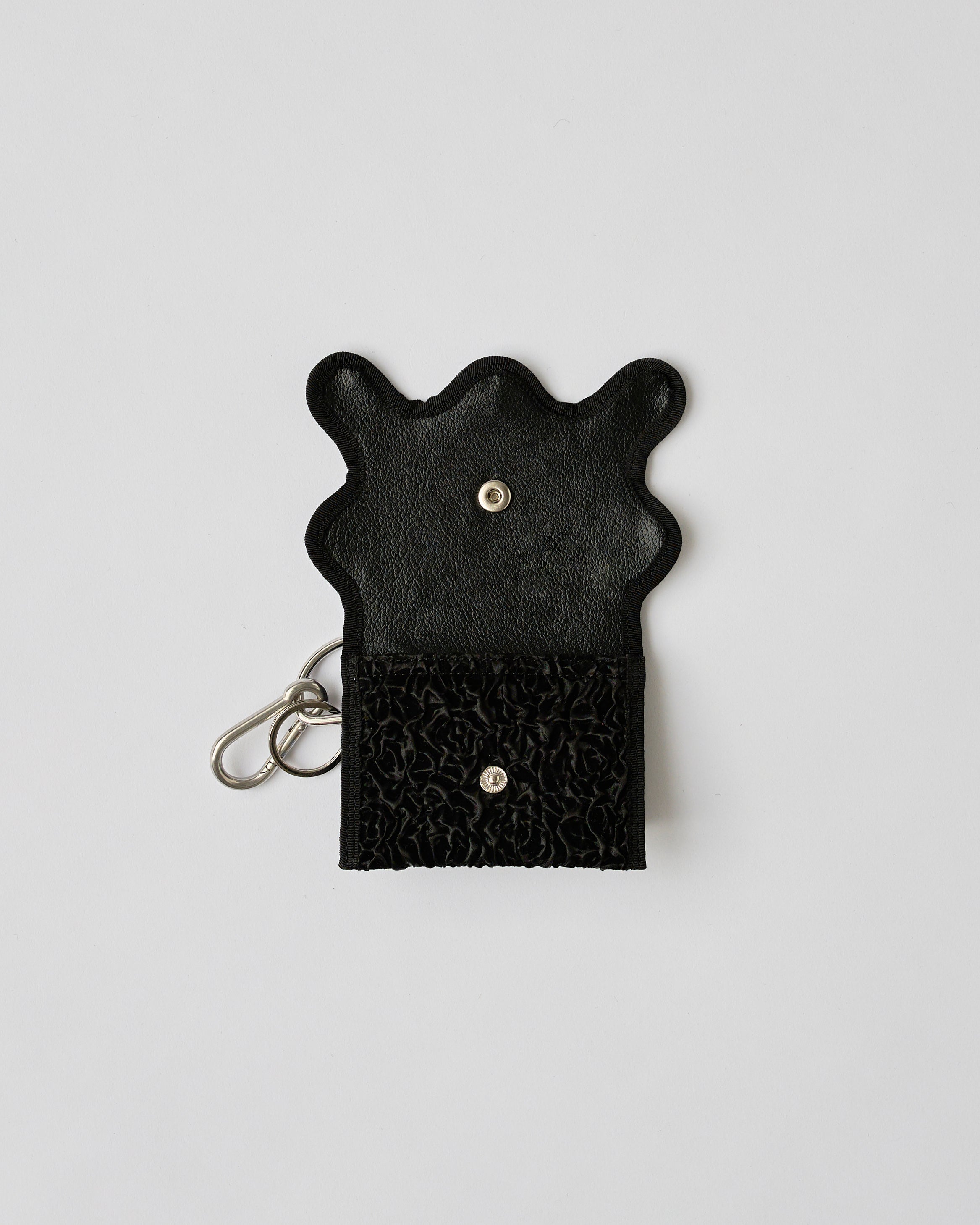 nori enomoto wave purse 2つのポケットとカラビナ付きの多機能パスケース。ギフトに最適なコンパクトなデザイン。ユニセックスでミニ財布としても活躍。