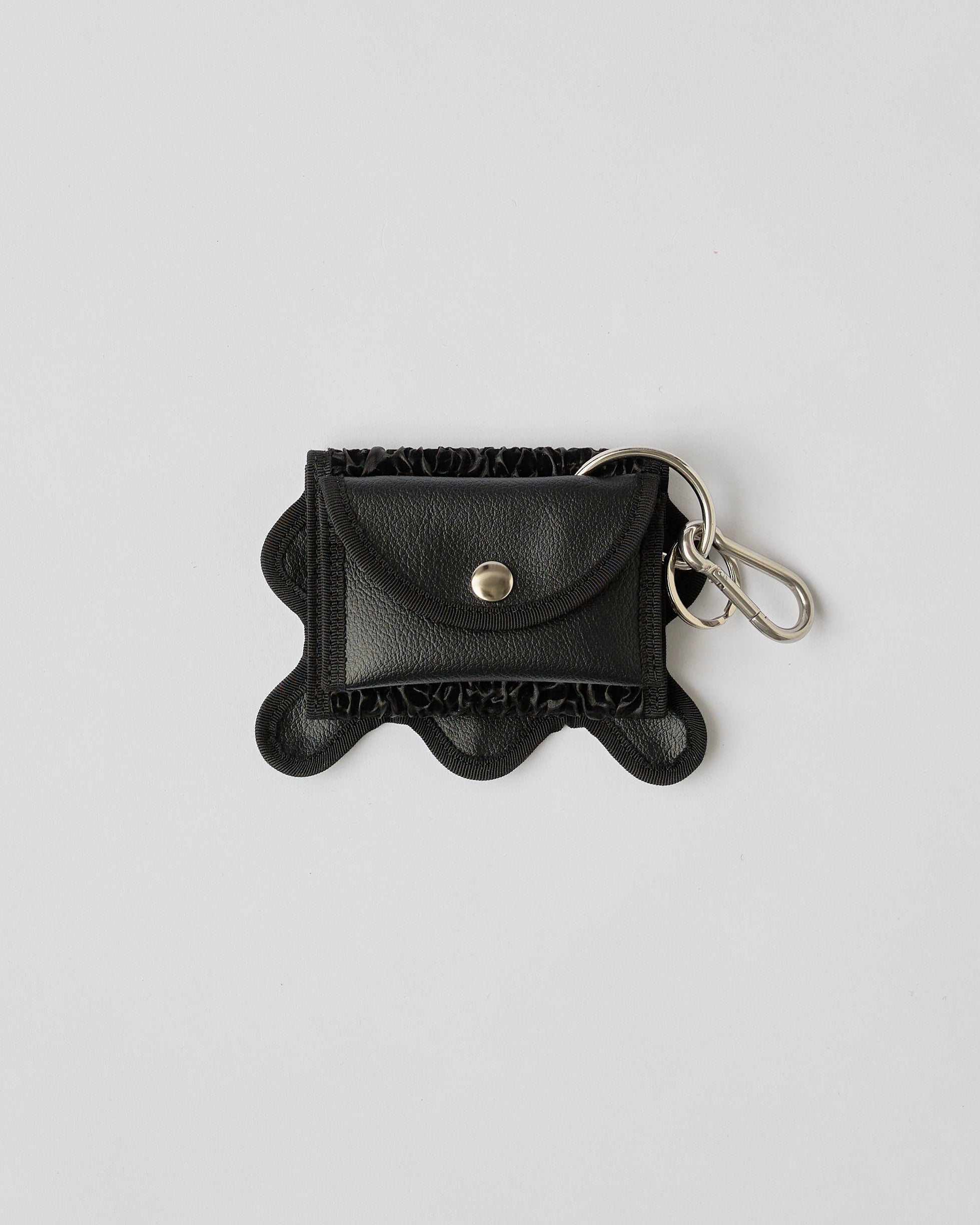 nori enomoto wave purse 2つのポケットとカラビナ付きの多機能パスケース。ギフトに最適なコンパクトなデザイン。ユニセックスでミニ財布としても活躍。