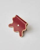 nori enomoto wave purse 2つのポケットとカラビナ付きの多機能パスケース。ギフトに最適なコンパクトなデザイン。ユニセックスでミニ財布としても活躍。