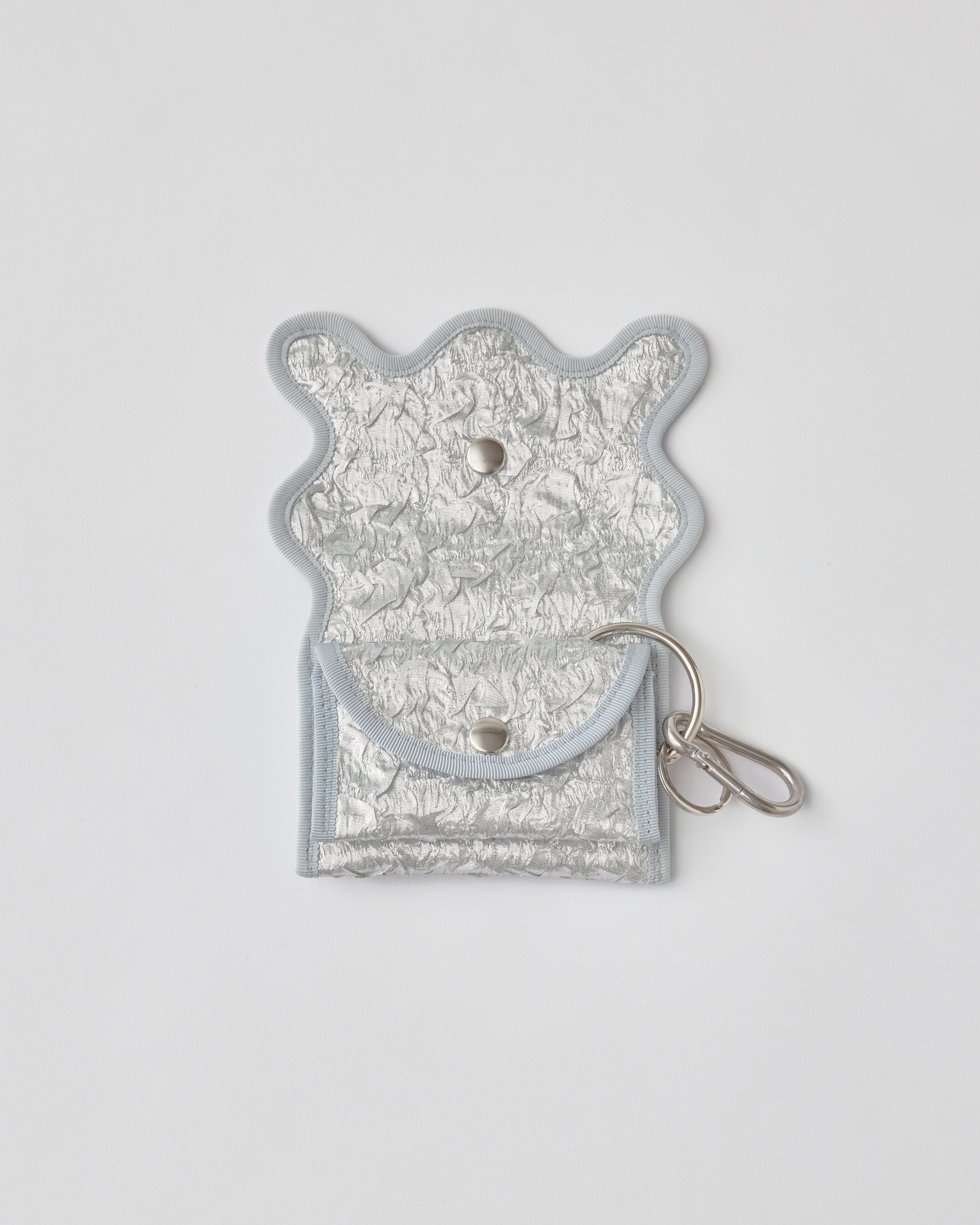 nori enomoto wave purse 2つのポケットとカラビナ付きの多機能パスケース。ギフトに最適なコンパクトなデザイン。ユニセックスでミニ財布としても活躍。