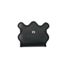 nori enomoto wave mini wallet 表面にエンボスロゴを施した三つ折り仕様のウォレット。小銭入れ、紙幣ポケット、カードスリットを備えた多機能コンパクト財布。