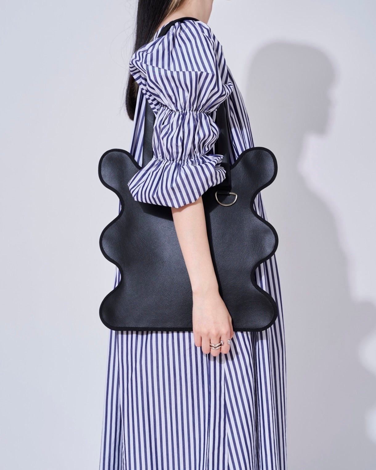 wave tote bag / black leather – nori enomoto