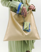 nori enomoto　wave purse　2つのポケットとカラビナ付きの多機能パスケース。ギフトに最適なコンパクトなデザイン。ユニセックスでミニ財布としても活躍。