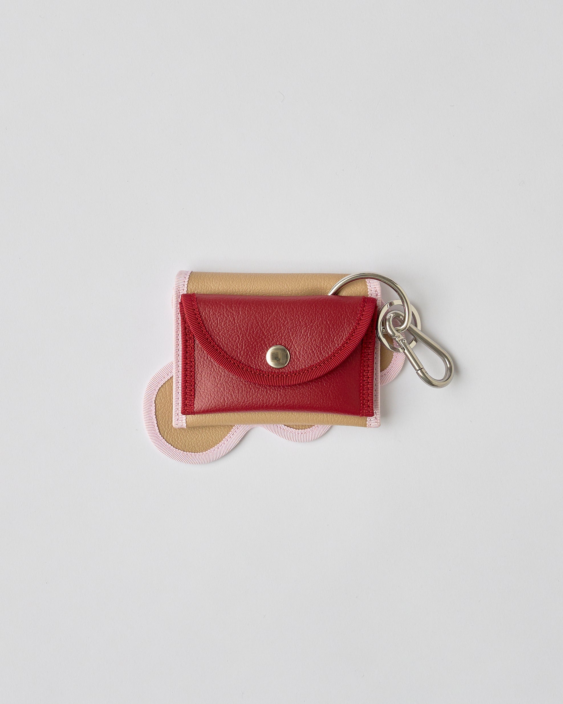nori enomoto　wave purse　2つのポケットとカラビナ付きの多機能パスケース。ギフトに最適なコンパクトなデザイン。ユニセックスでミニ財布としても活躍。