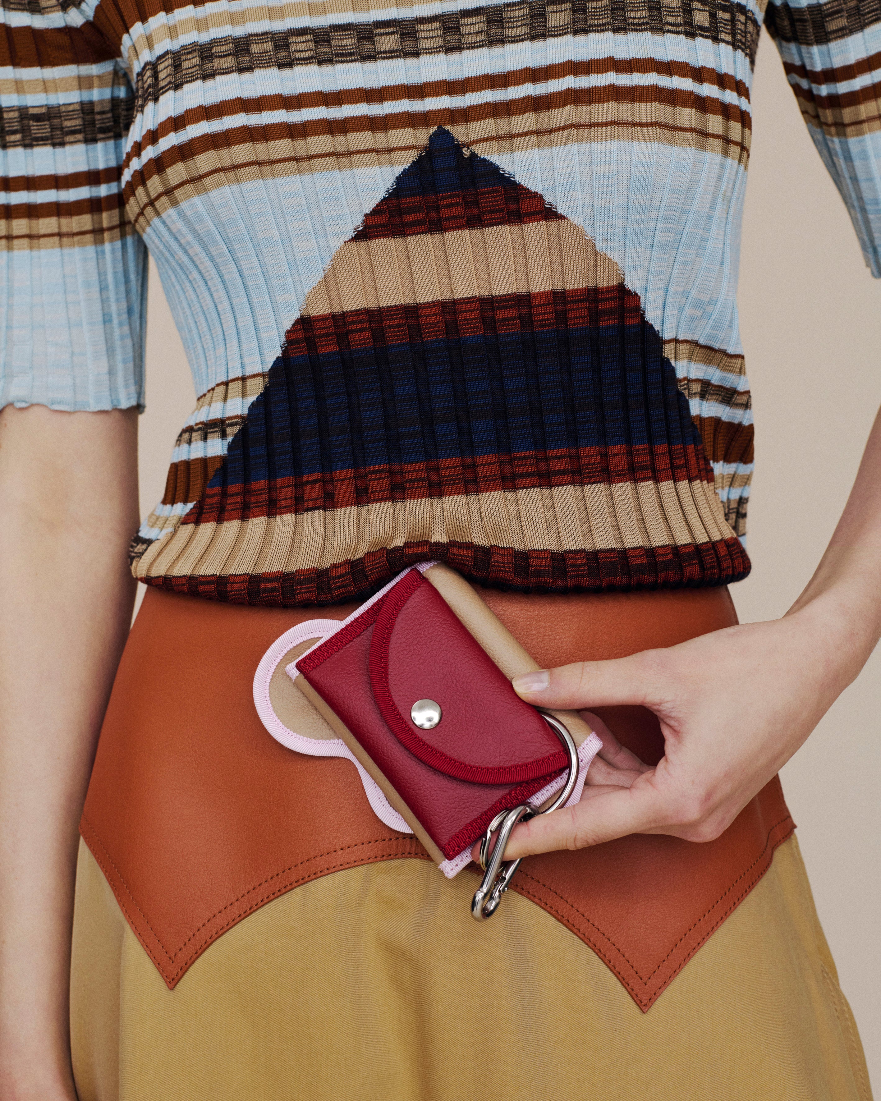 broken wave purse E / taupe × bordeaux – nori enomoto